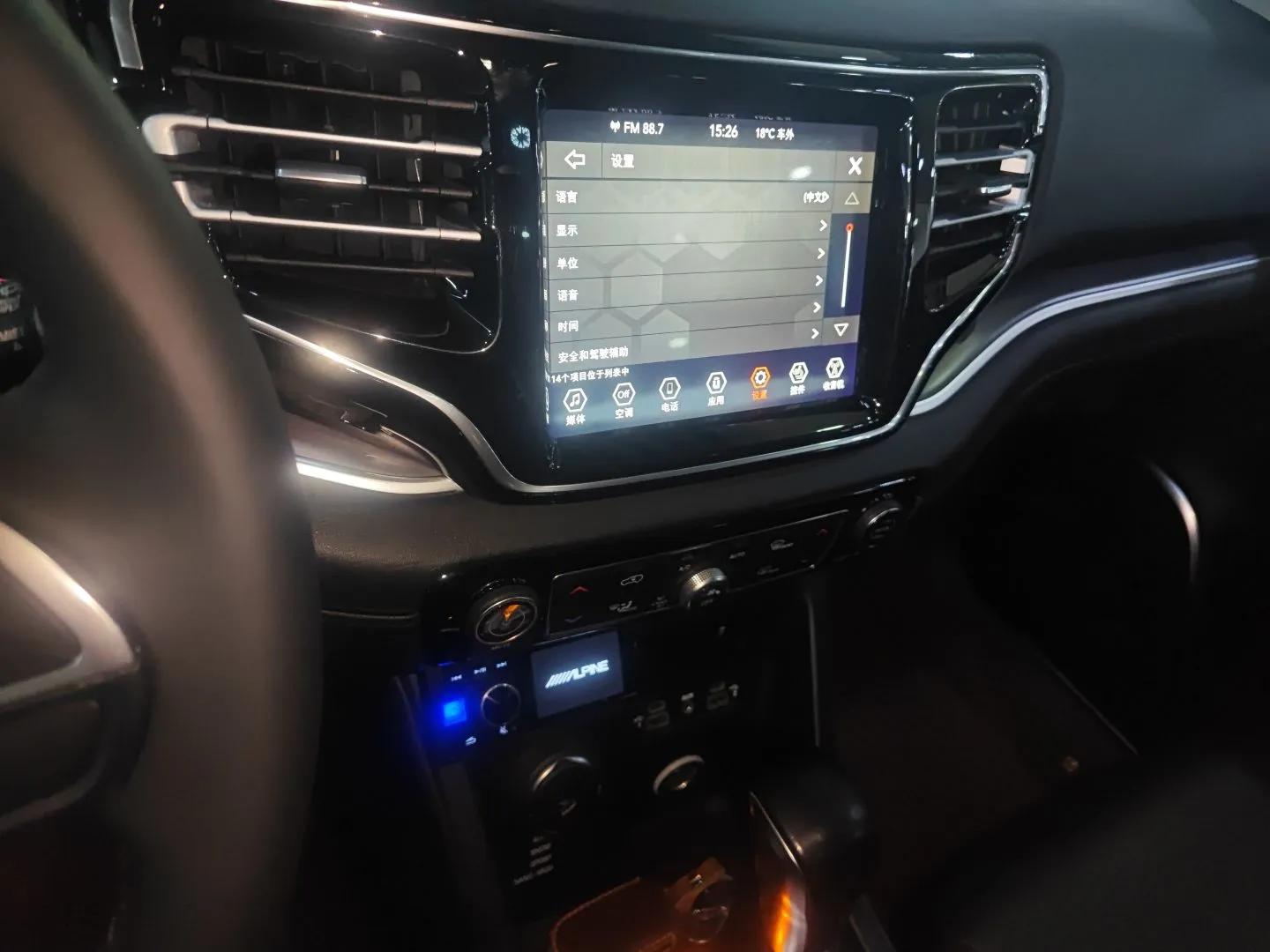Jeep Commander 2018 2.0T Four-Wheel Drive Prestige Edition China V — миниатюра 16