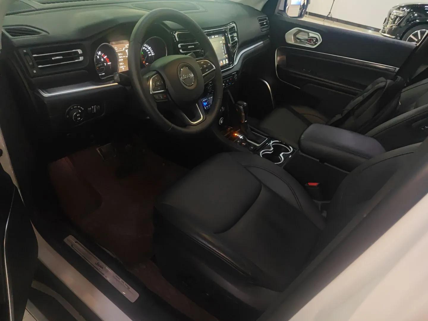 Jeep Commander 2018 2.0T Four-Wheel Drive Prestige Edition China V — миниатюра 18