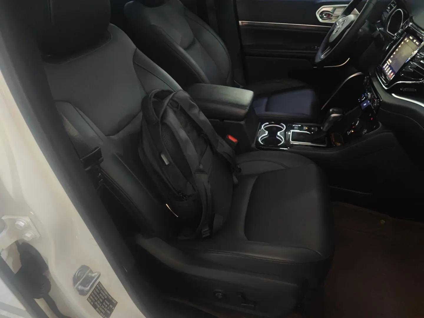 Jeep Commander 2018 2.0T Four-Wheel Drive Prestige Edition China V — миниатюра 23