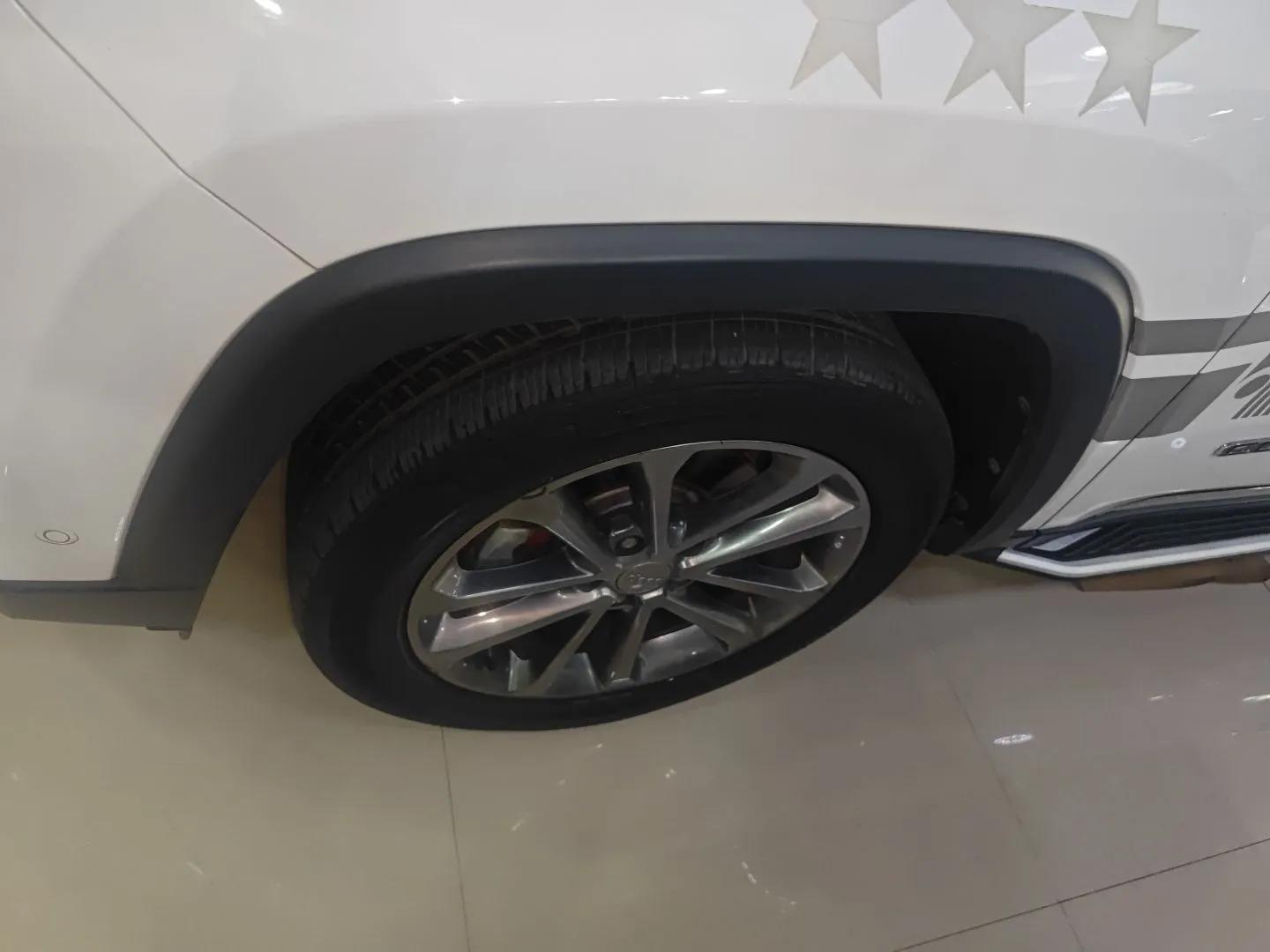 Jeep Commander 2018 2.0T Four-Wheel Drive Prestige Edition China V — миниатюра 8