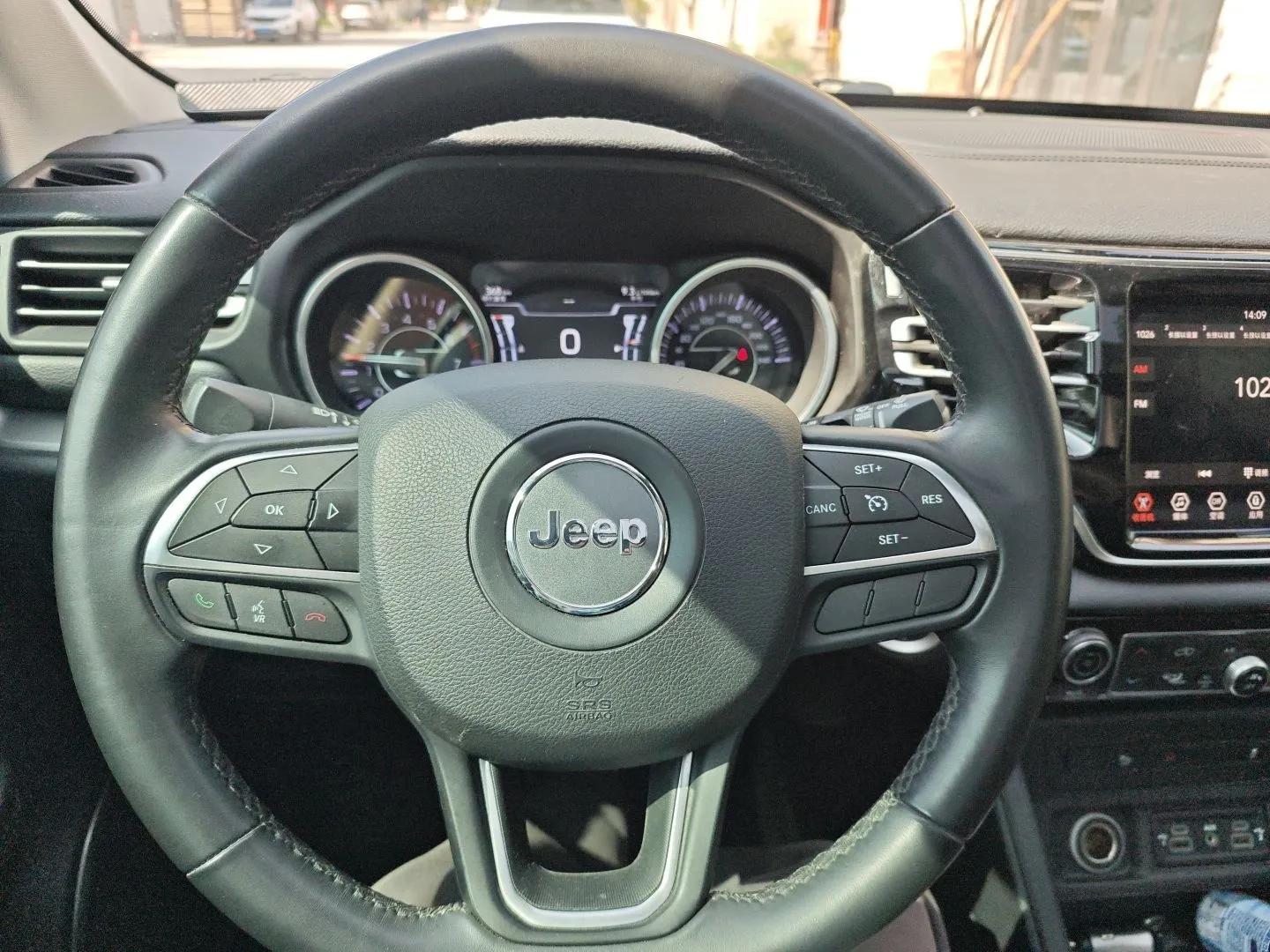 Jeep Commander 2018 2.0T Two-Wheel Drive Enjoy Edition China V — миниатюра 11