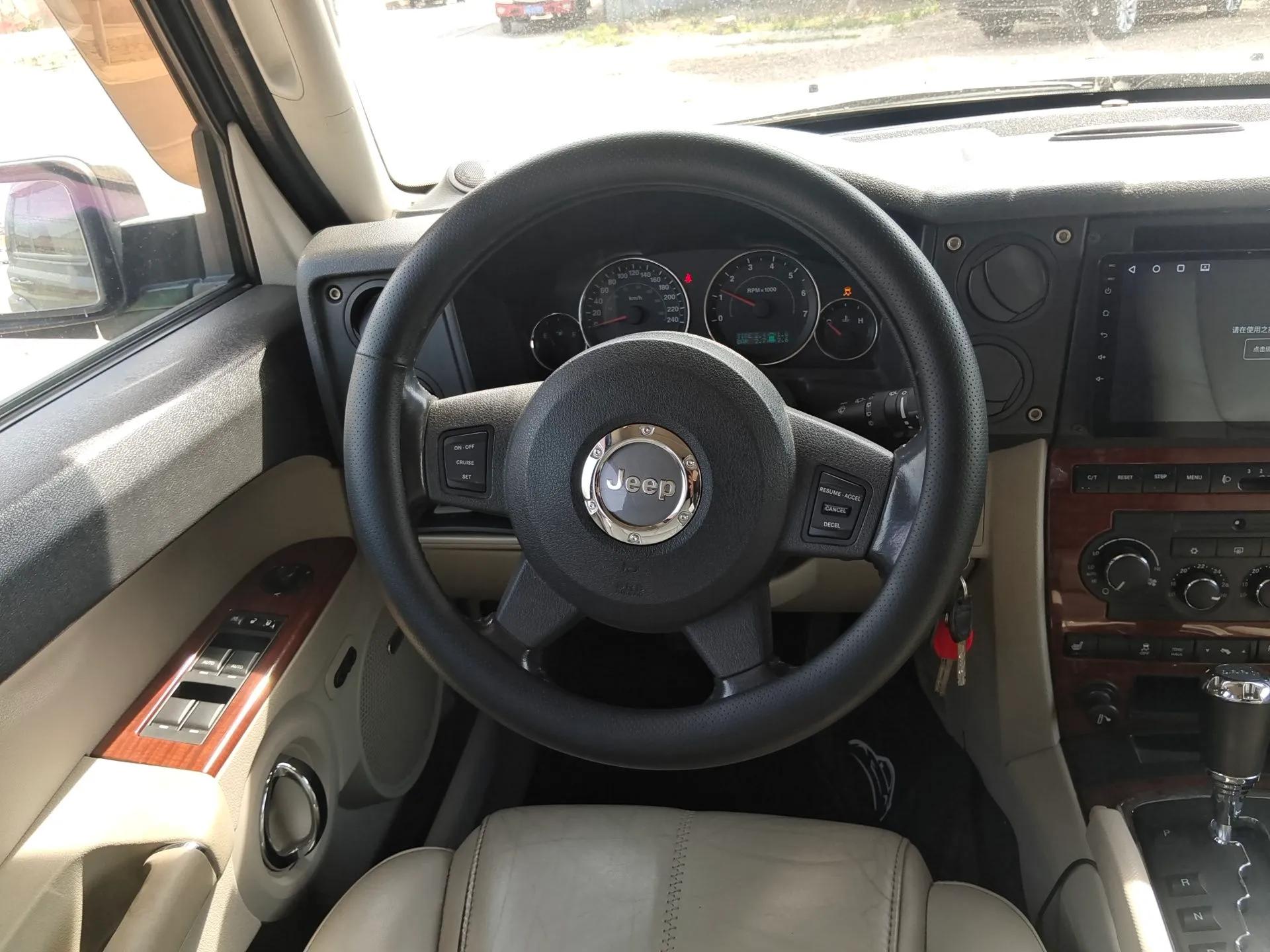 Jeep Commander Classic 2007 5.7 — миниатюра 11