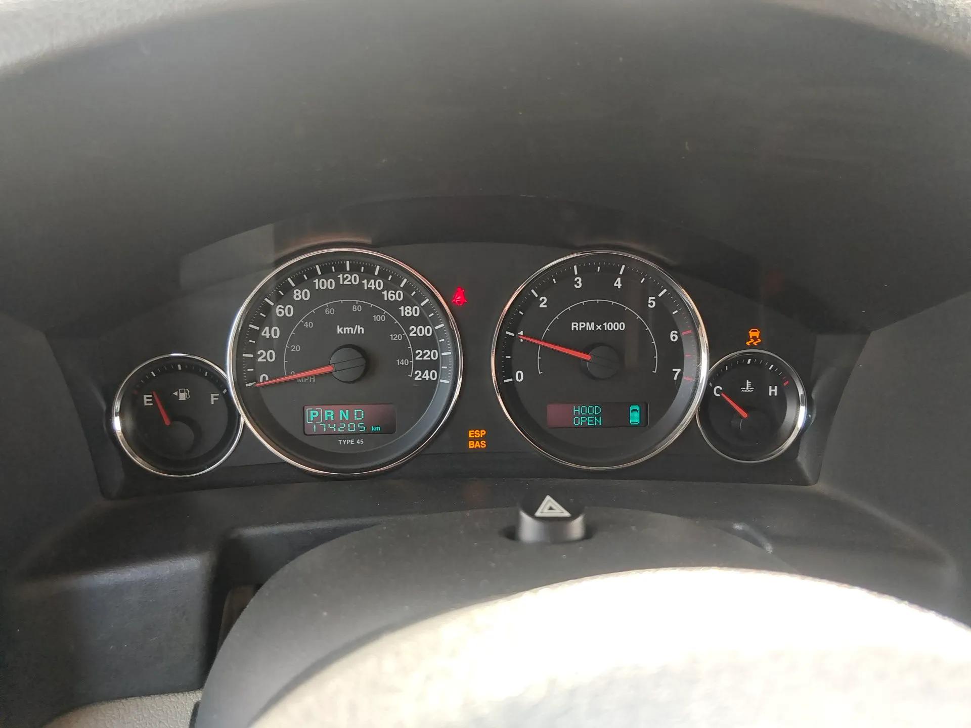 Jeep Commander Classic 2007 5.7 — миниатюра 12