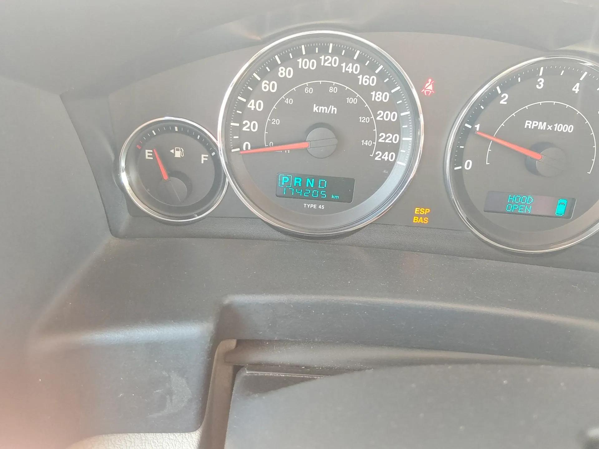 Jeep Commander Classic 2007 5.7 — миниатюра 13