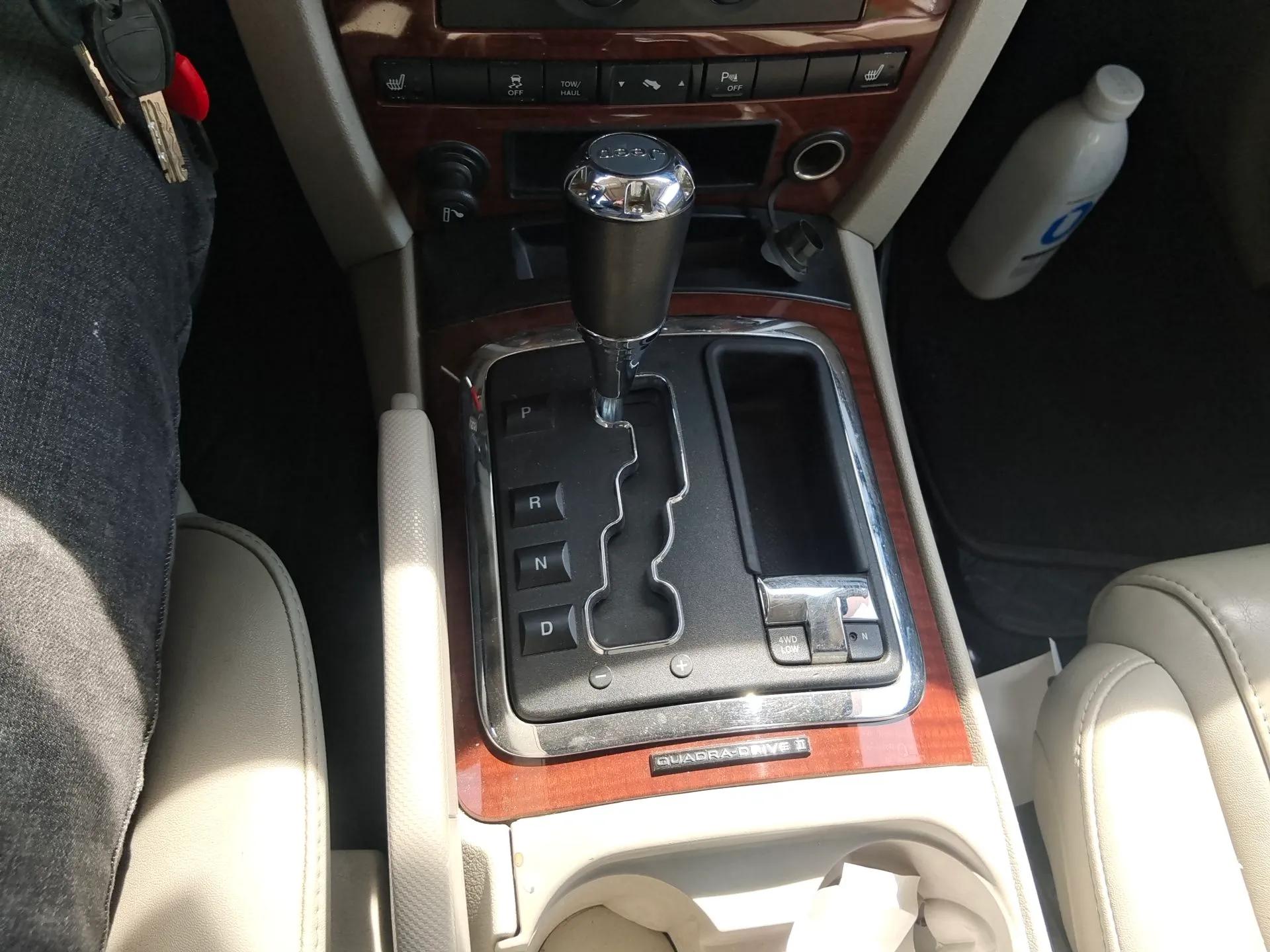 Jeep Commander Classic 2007 5.7 — миниатюра 15