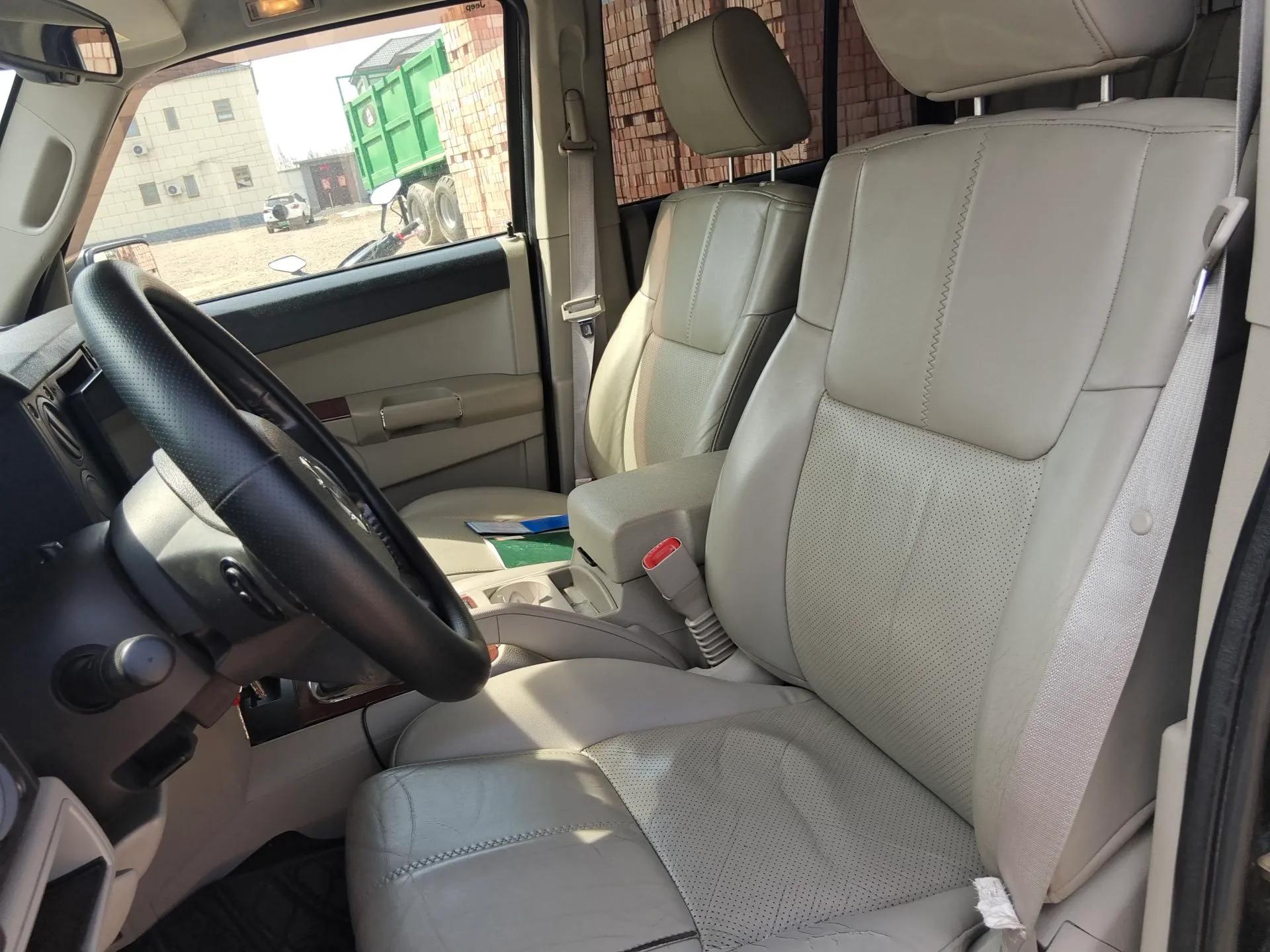 Jeep Commander Classic 2007 5.7 — миниатюра 16