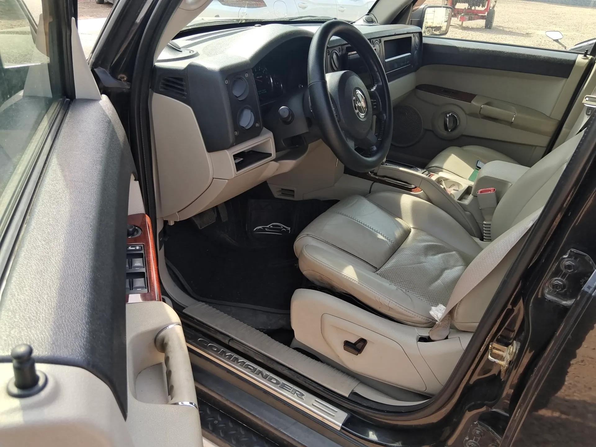 Jeep Commander Classic 2007 5.7 — миниатюра 17