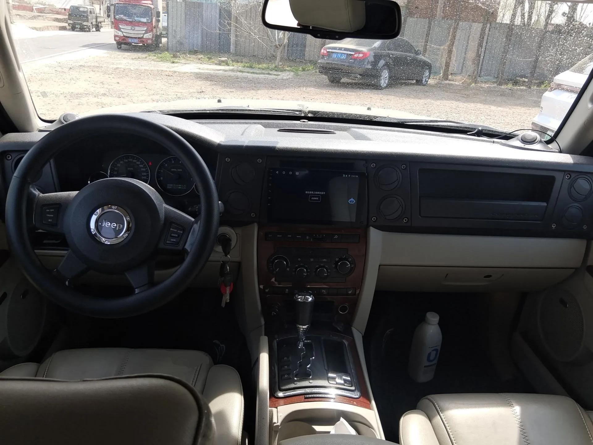 Jeep Commander Classic 2007 5.7 — миниатюра 10