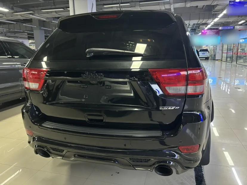 Jeep Grand Cherokee SRT 2013 6.4L SRT8 Black Edition — миниатюра 8