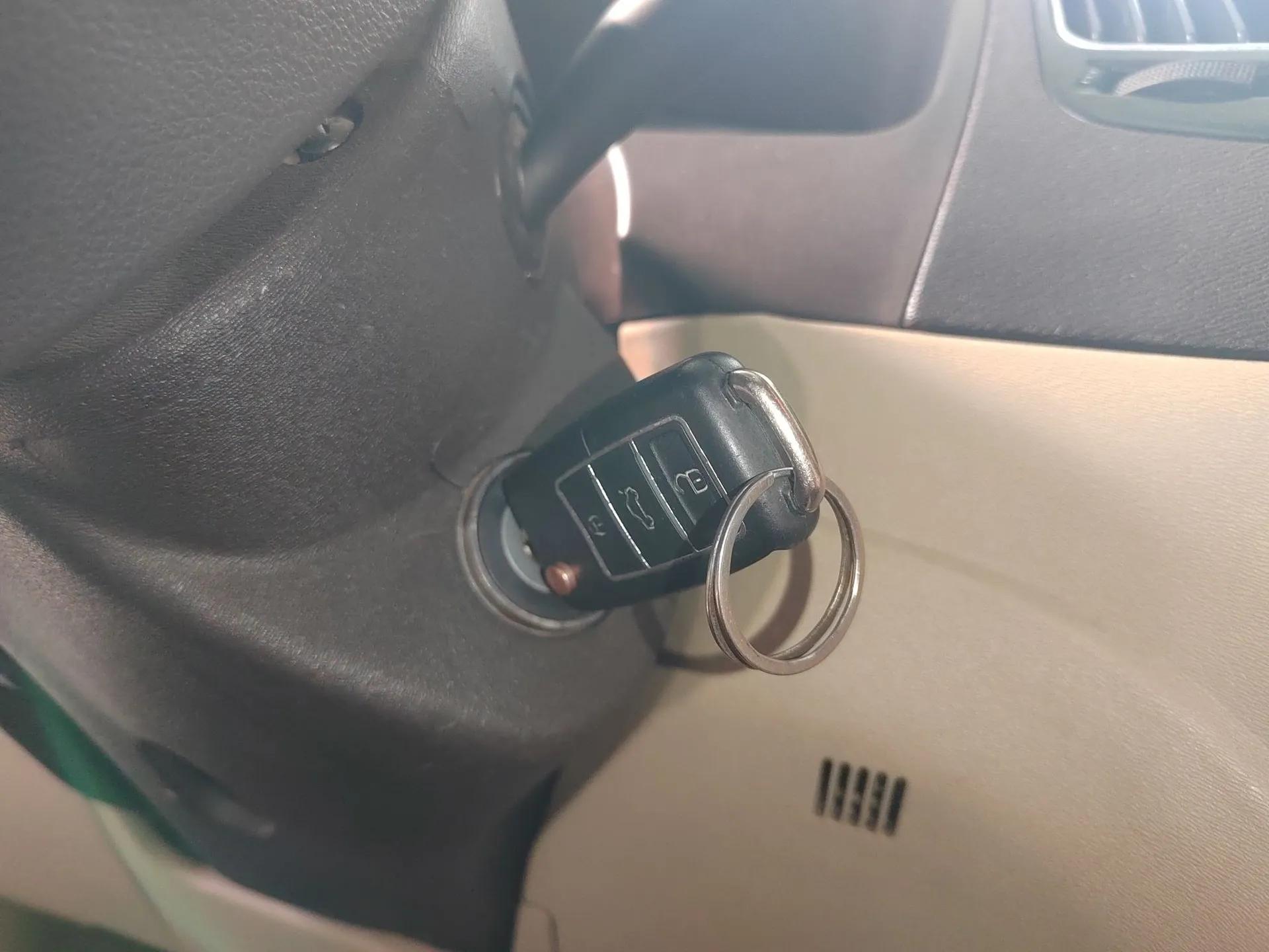 Geely Auto GC7 2013 1.5L Manual Luxury Model — миниатюра 9