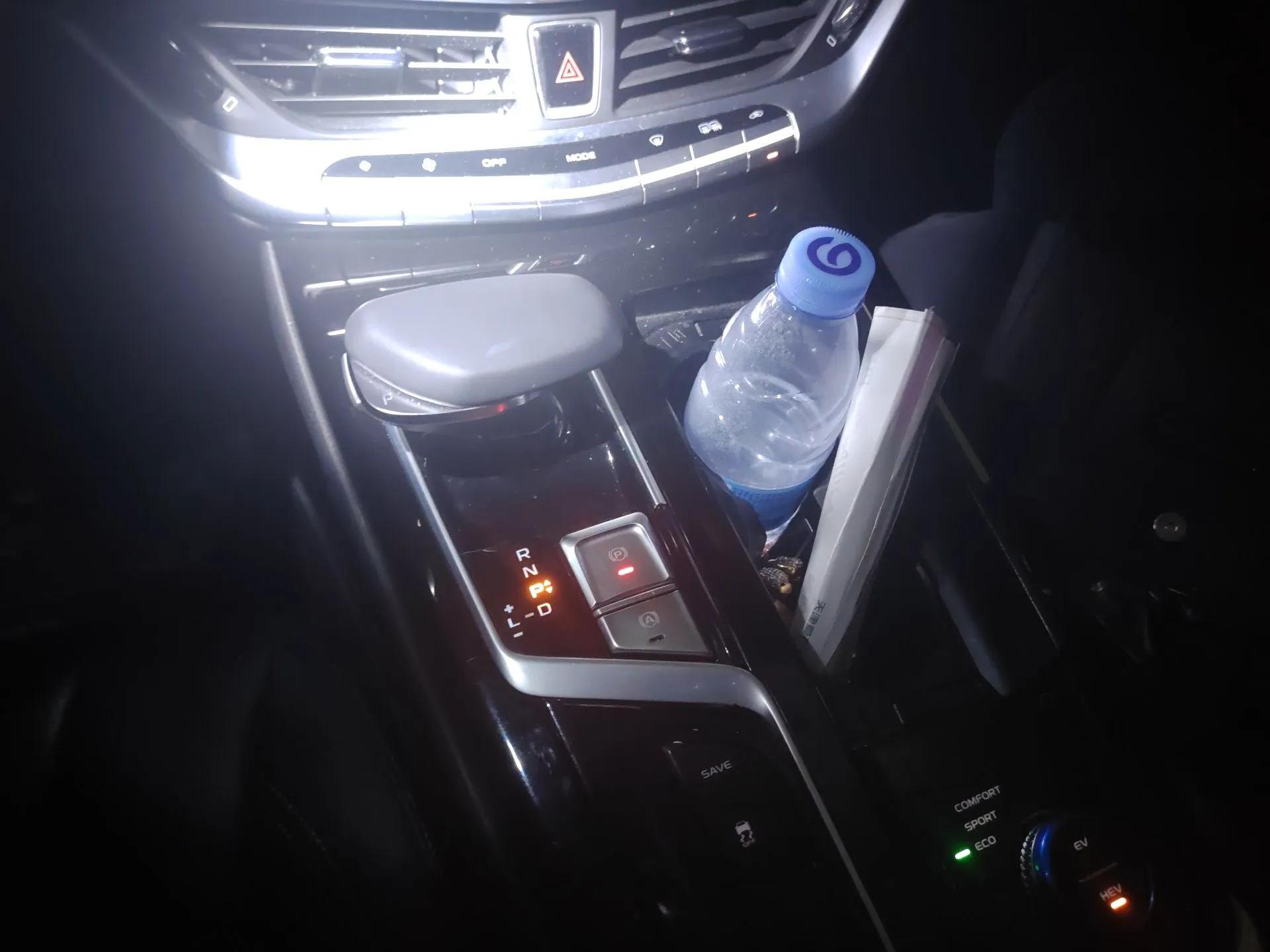 Geely Auto Emgrand GT New Energy 2018 1.5T PHEV Yaoxiang Edition — миниатюра 15