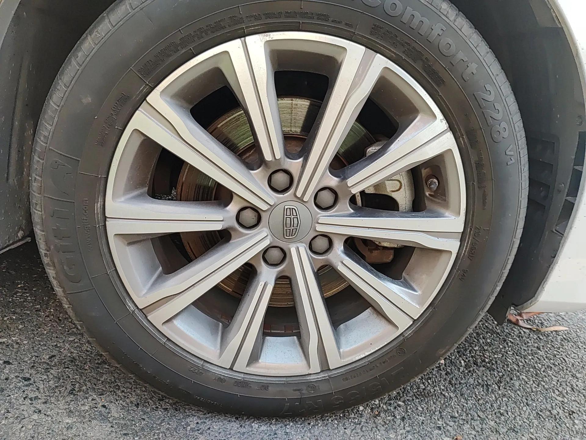 Geely Auto Emgrand GT New Energy 2018 1.5T PHEV Yaoxiang Edition — миниатюра 8