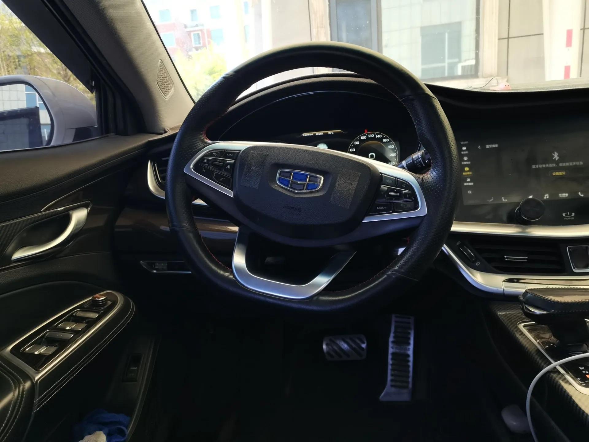 Geely Auto Emgrand GT New Energy 2018 1.5T PHEV Yao Ling Edition — миниатюра 11