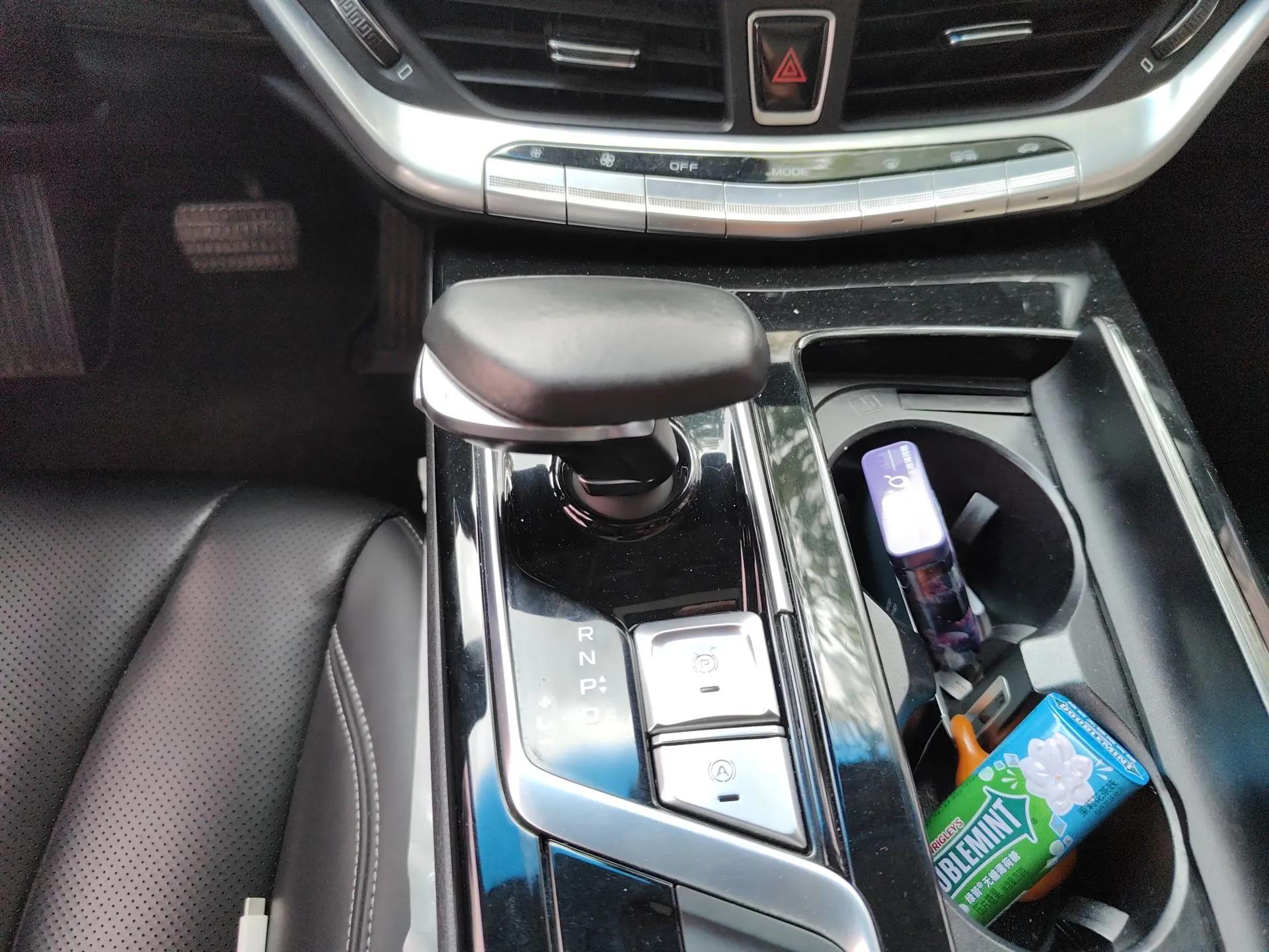 Geely Auto Emgrand GT New Energy 2018 1.5T PHEV Yao Ling Edition — миниатюра 15