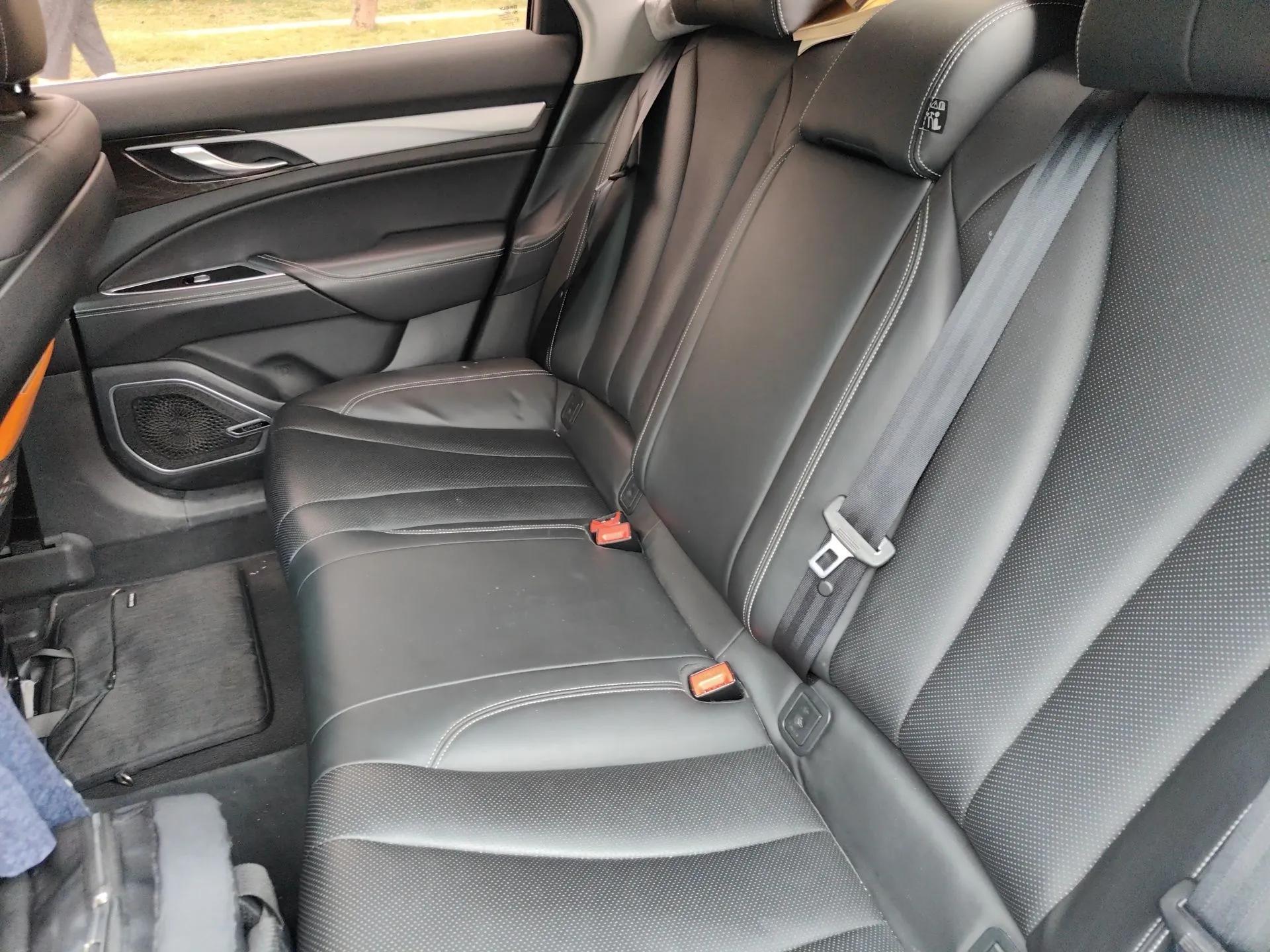 Geely Auto Emgrand GT New Energy 2018 1.5T PHEV Yao Ling Edition — миниатюра 18