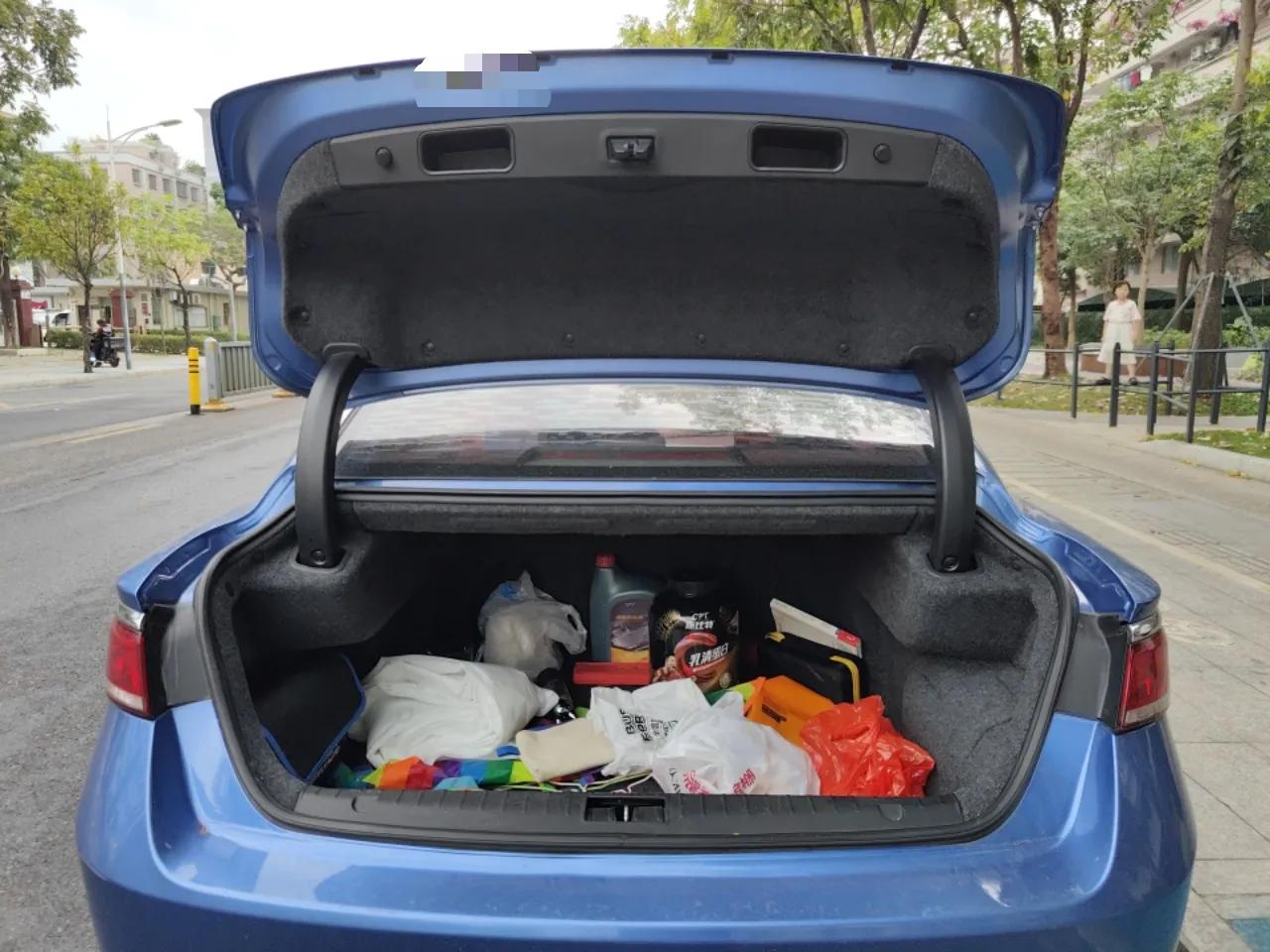 Geely Auto Emgrand GT New Energy 2018 1.5T PHEV Yao Ling Edition — миниатюра 20