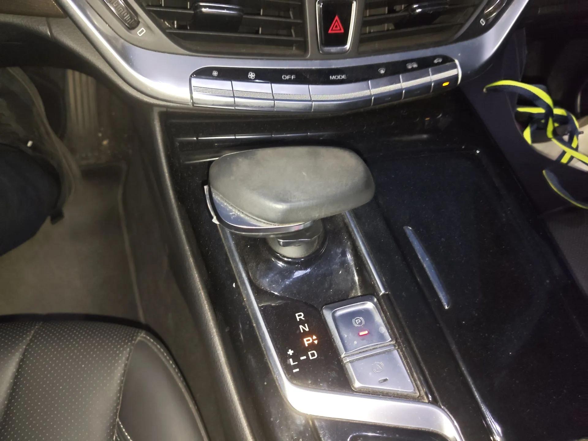 Geely Auto Emgrand GT New Energy 2018 1.5T PHEV Yaoxiang Edition — миниатюра 15