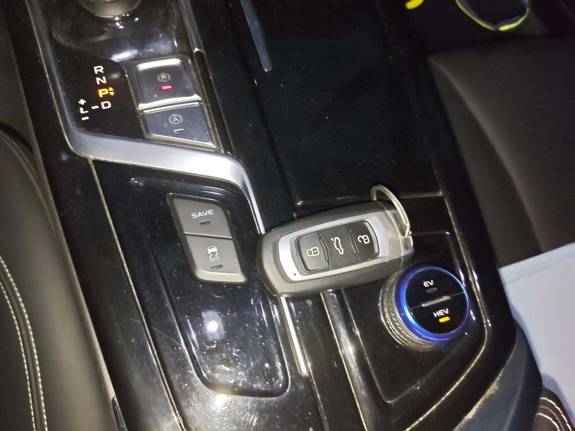 Geely Auto Emgrand GT New Energy 2018 1.5T PHEV Yaoxiang Edition — миниатюра 9