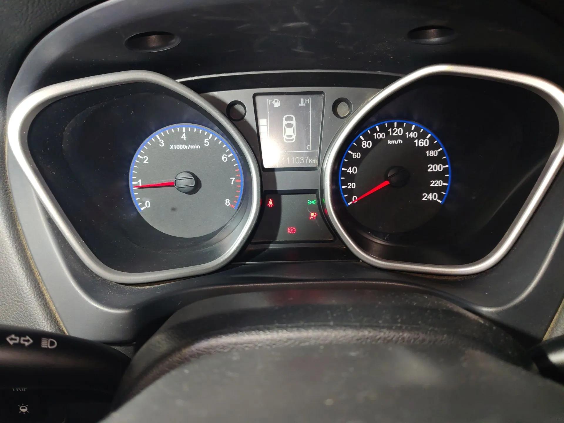 Geely Auto GX9 2014 2.4L Automatic Two-Wheel Drive Luxury Version — миниатюра 12