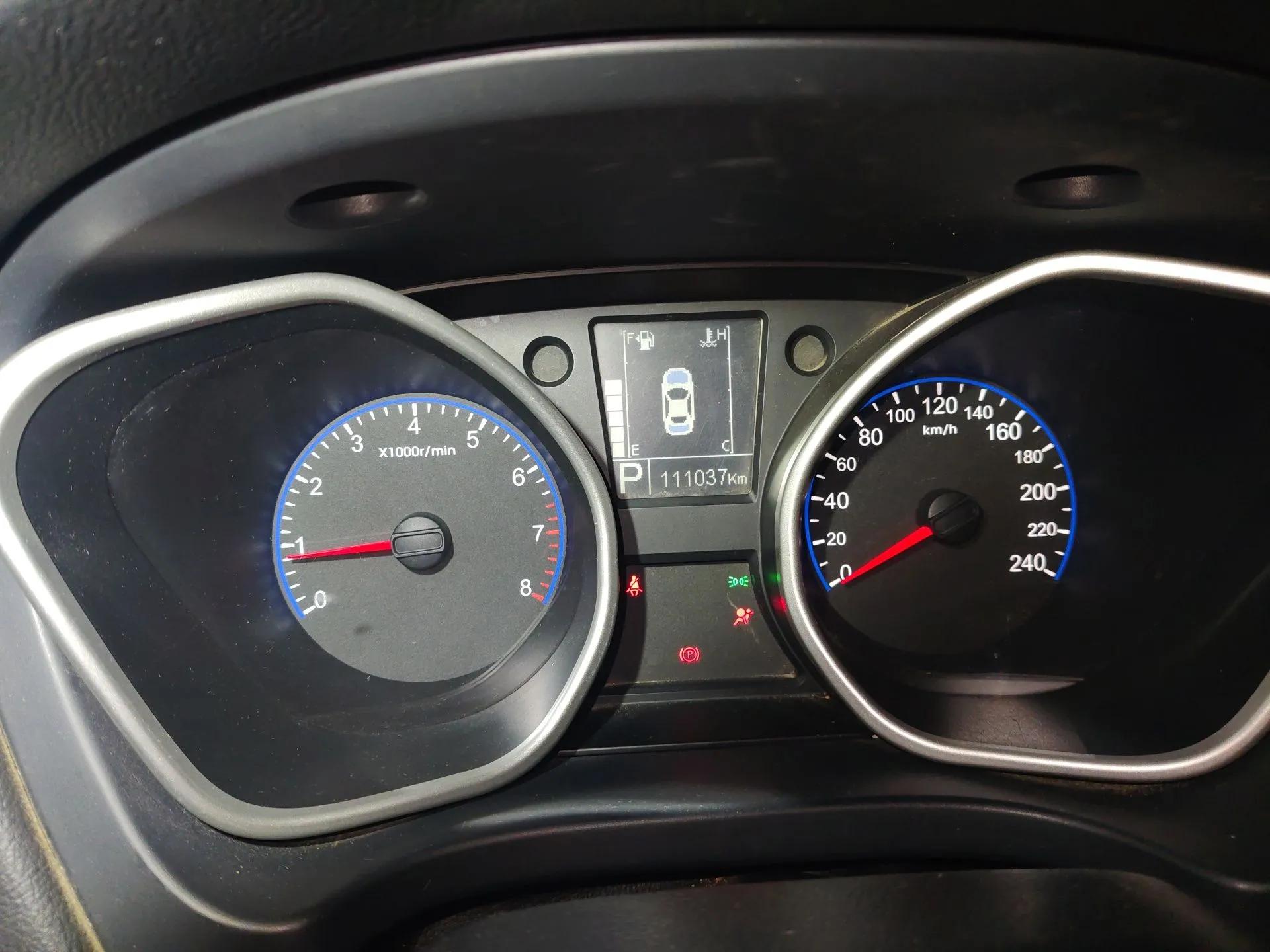 Geely Auto GX9 2014 2.4L Automatic Two-Wheel Drive Luxury Version — миниатюра 13