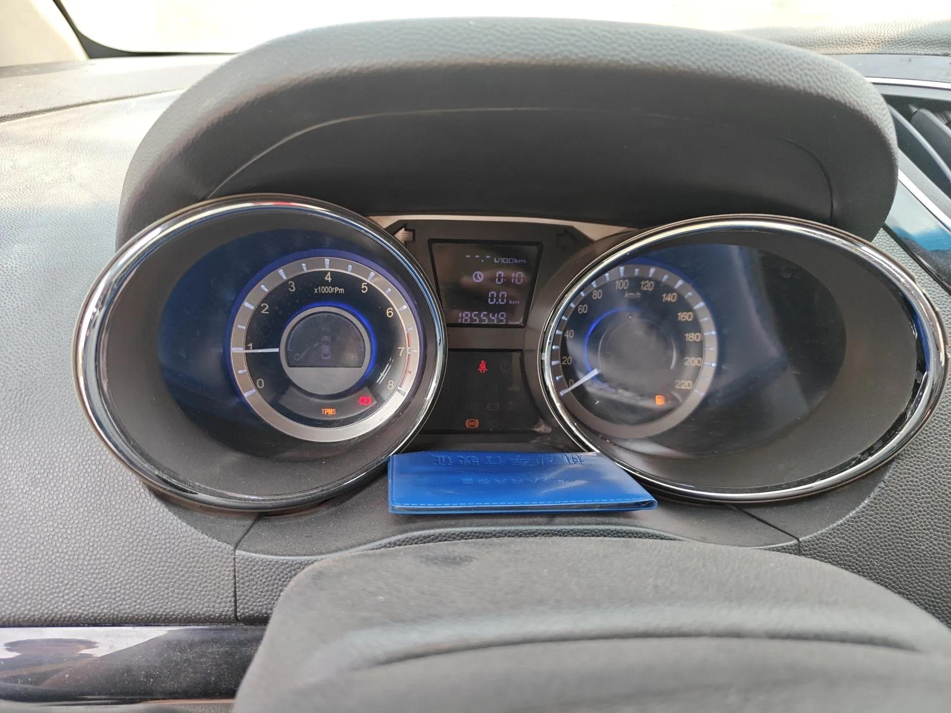 JAC Group Refine M2 2013 1.5L Manual Comfort 7-Seater — миниатюра 12