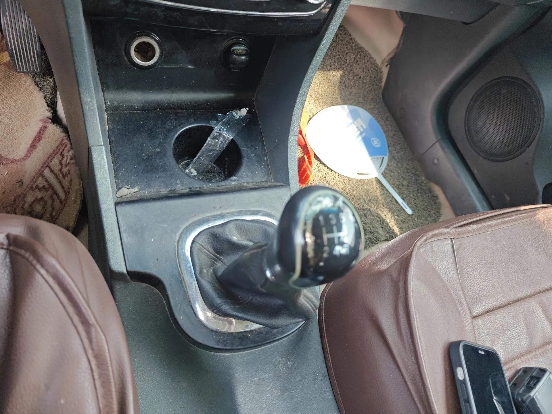 JAC Group Refine M2 2013 1.5L Manual Comfort 7-Seater — миниатюра 15