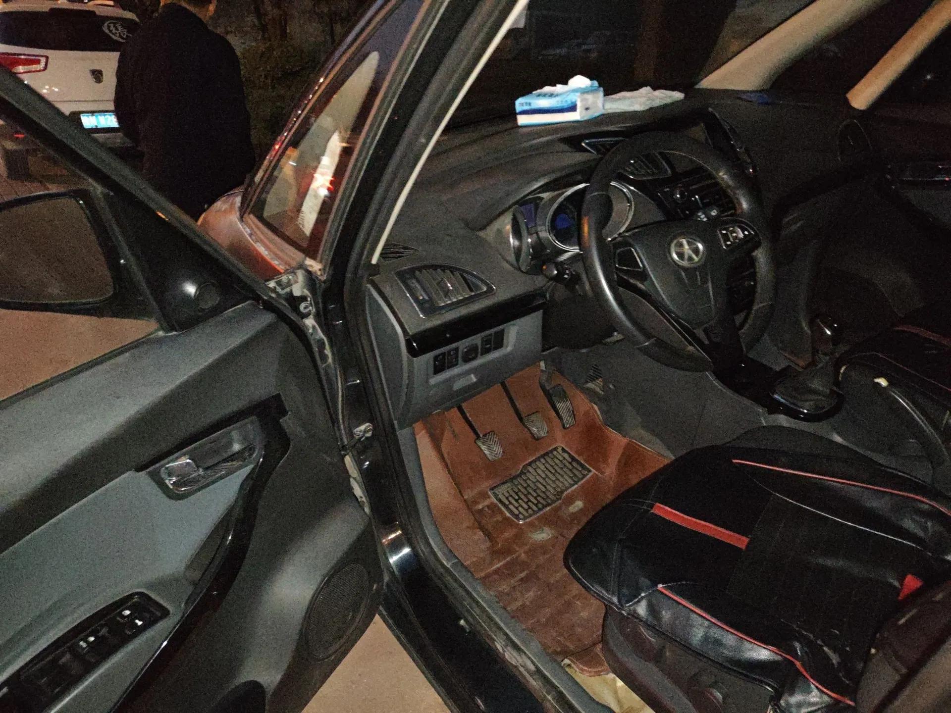 JAC Group Refine M2 2013 1.5L Manual Comfort Model 5 Seats — миниатюра 17