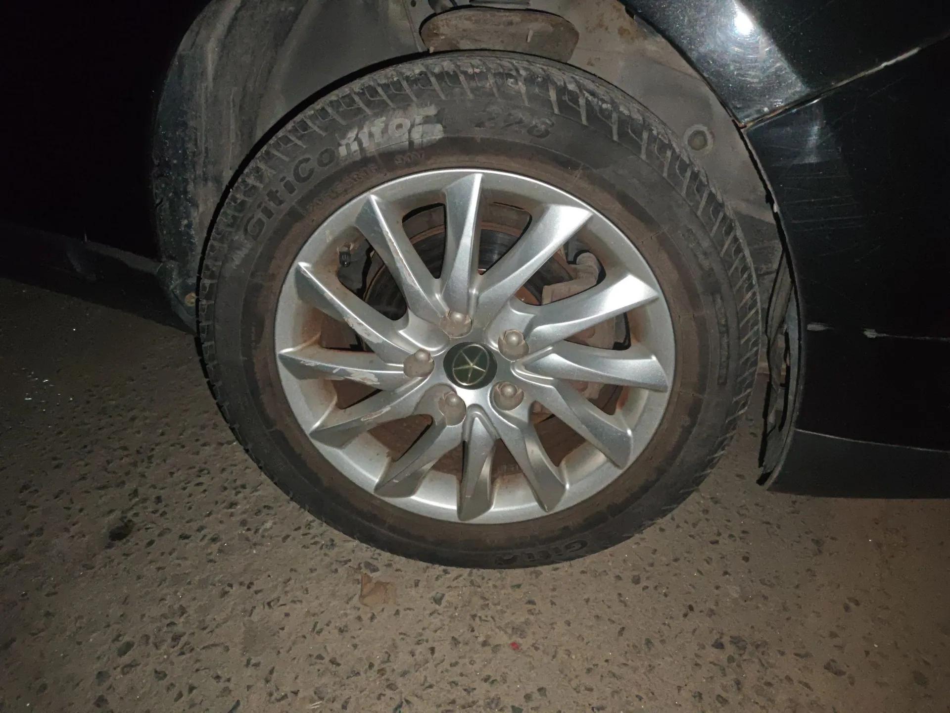 JAC Group Refine M2 2013 1.5L Manual Comfort Model 5 Seats — миниатюра 8