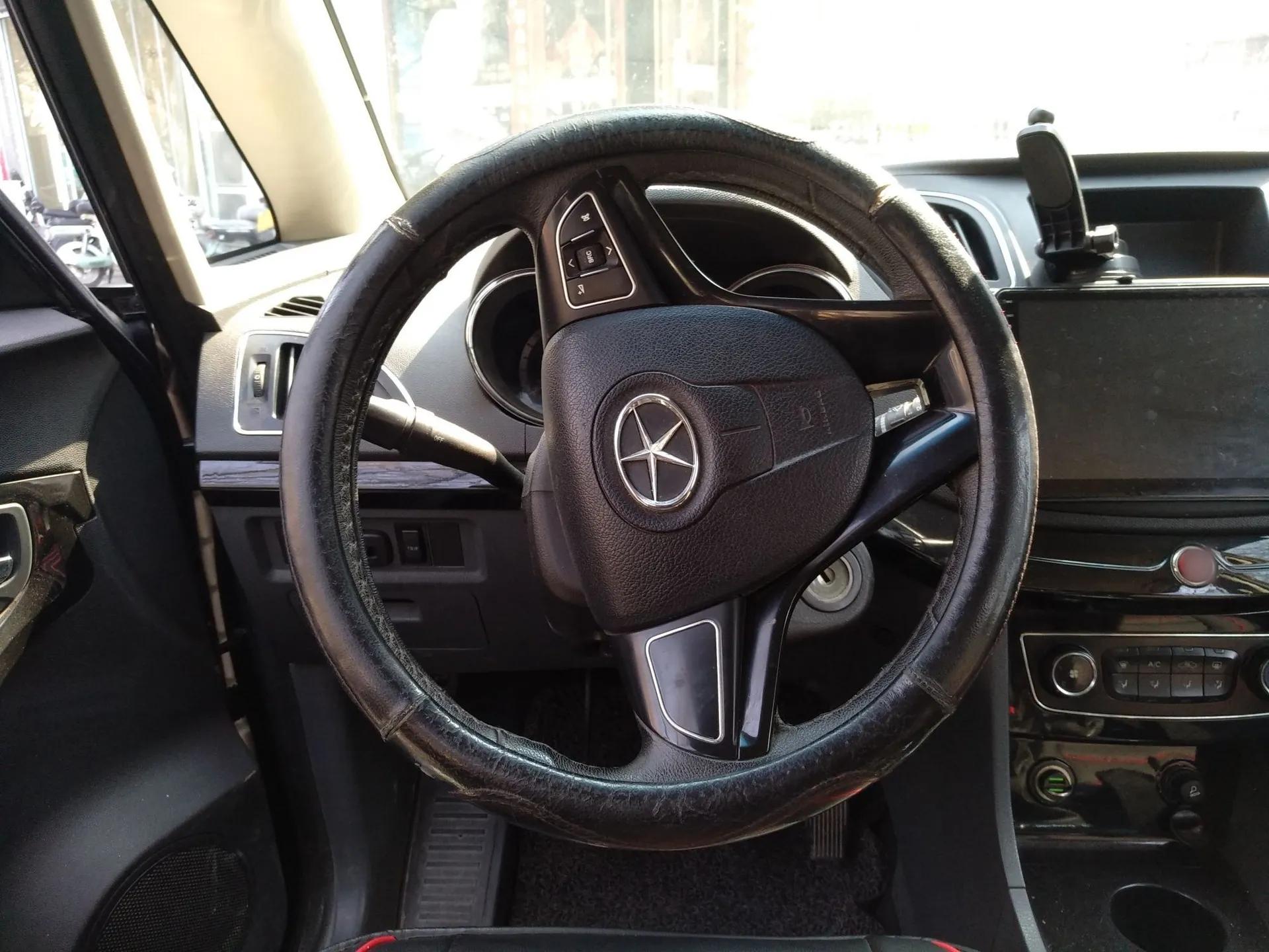 JAC Group Refine M2 2013 1.5L Manual Comfort Model 5 Seats — миниатюра 11