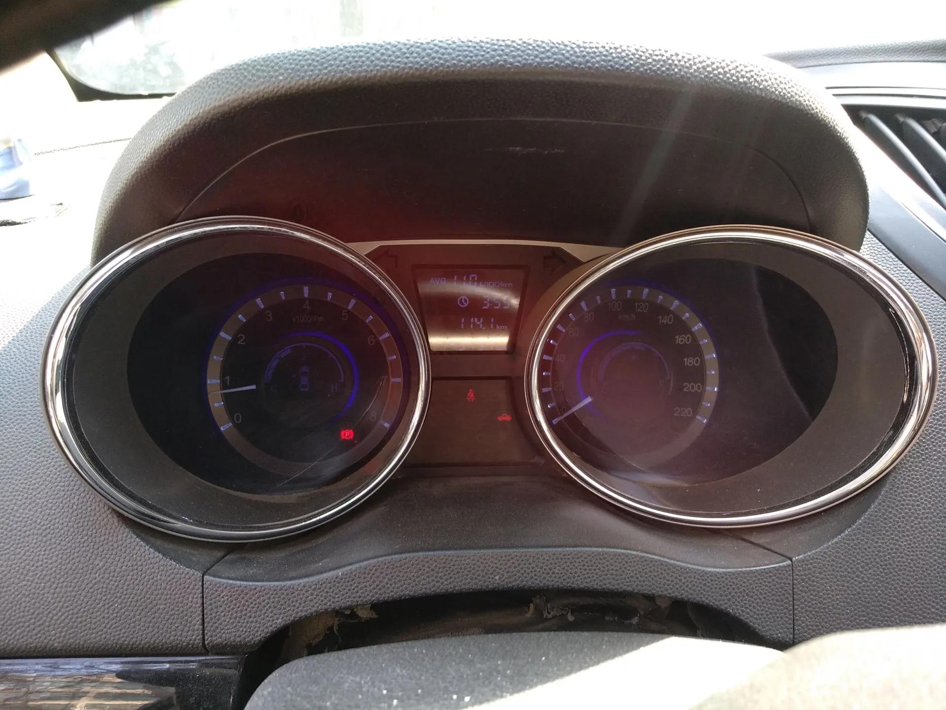 JAC Group Refine M2 2013 1.5L Manual Comfort Model 5 Seats — миниатюра 12