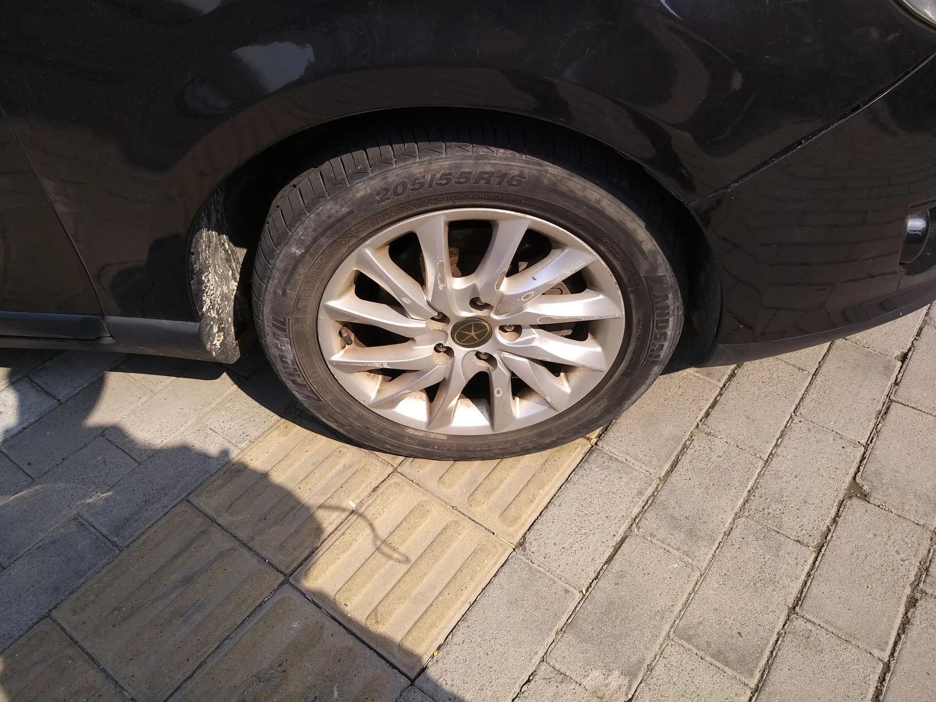 JAC Group Refine M2 2013 1.5L Manual Comfort Model 5 Seats — миниатюра 8