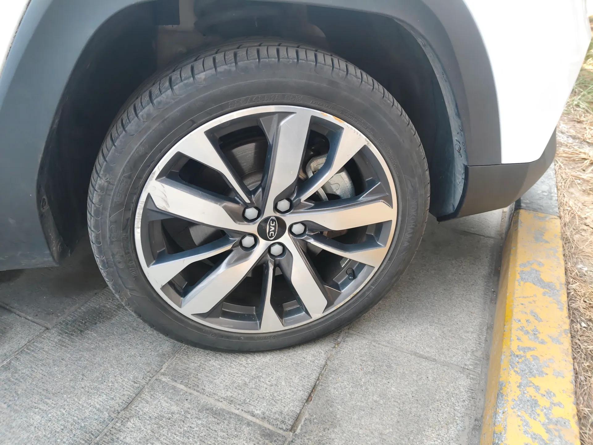 JAC Group iEVS4 2019 Luxury Smart Connectivity Model — миниатюра 8