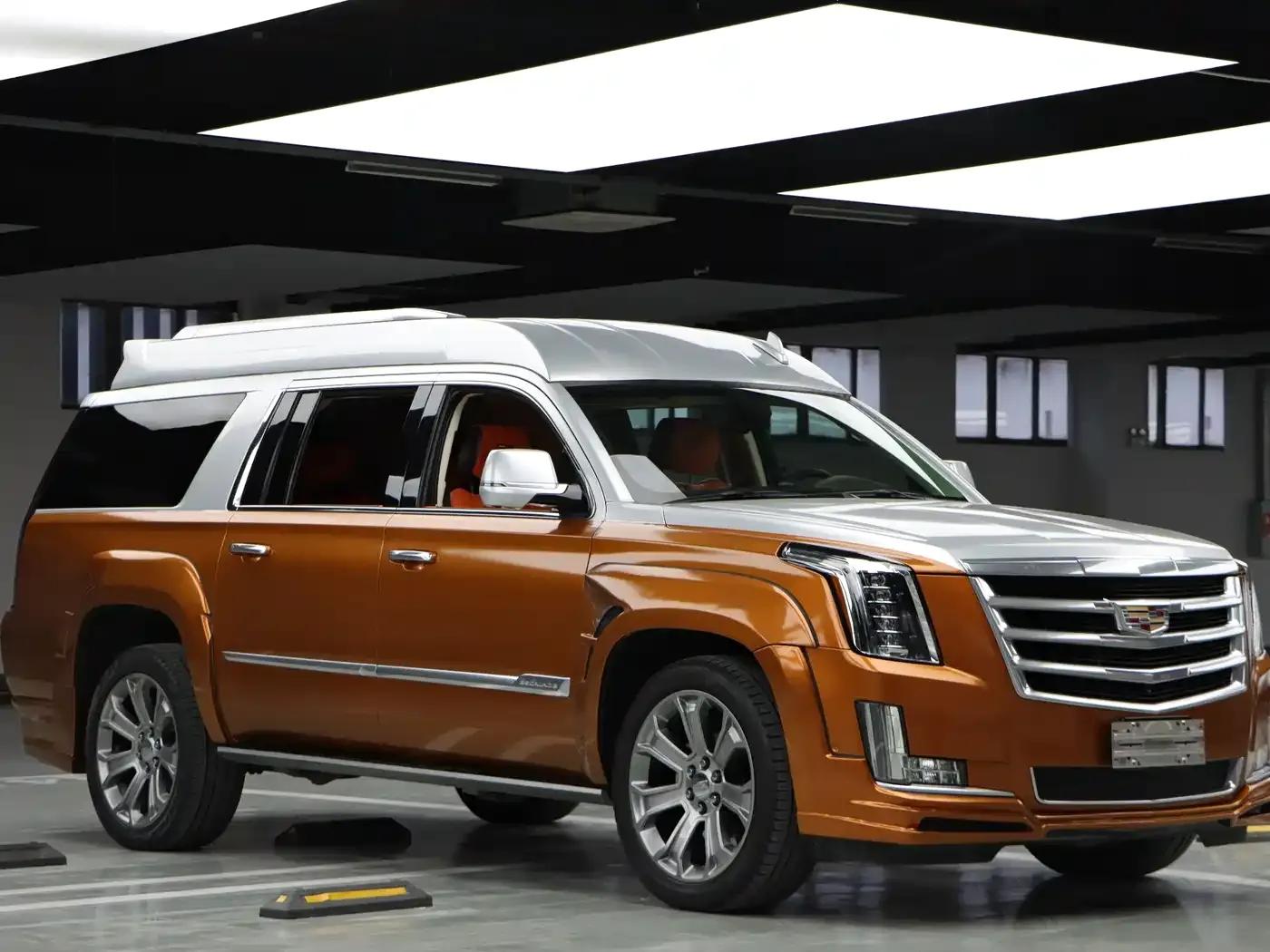 2017 Cadillac Escalade 6.2L ESV Platinum Edition Extended Wheelbase — миниатюра 1