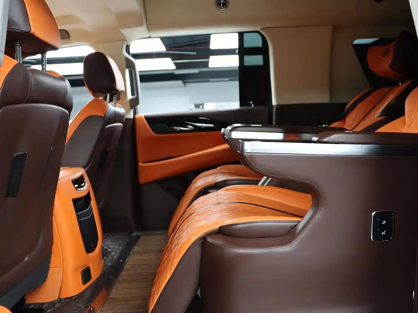 2017 Cadillac Escalade 6.2L ESV Platinum Edition Extended Wheelbase — миниатюра 23