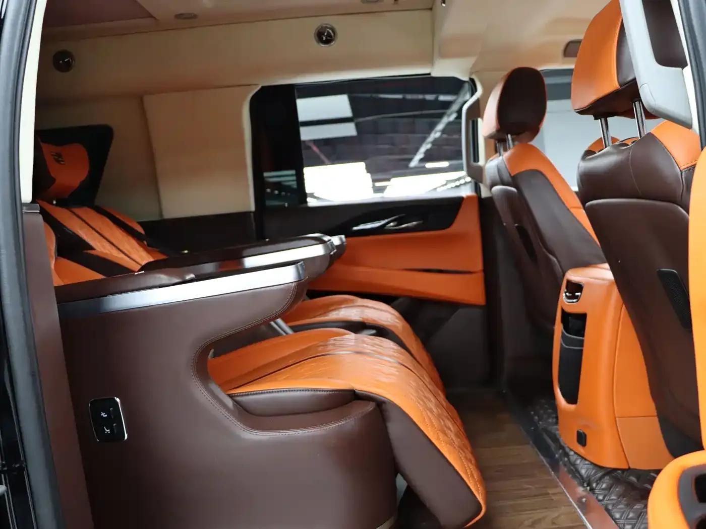 2017 Cadillac Escalade 6.2L ESV Platinum Edition Extended Wheelbase — миниатюра 30