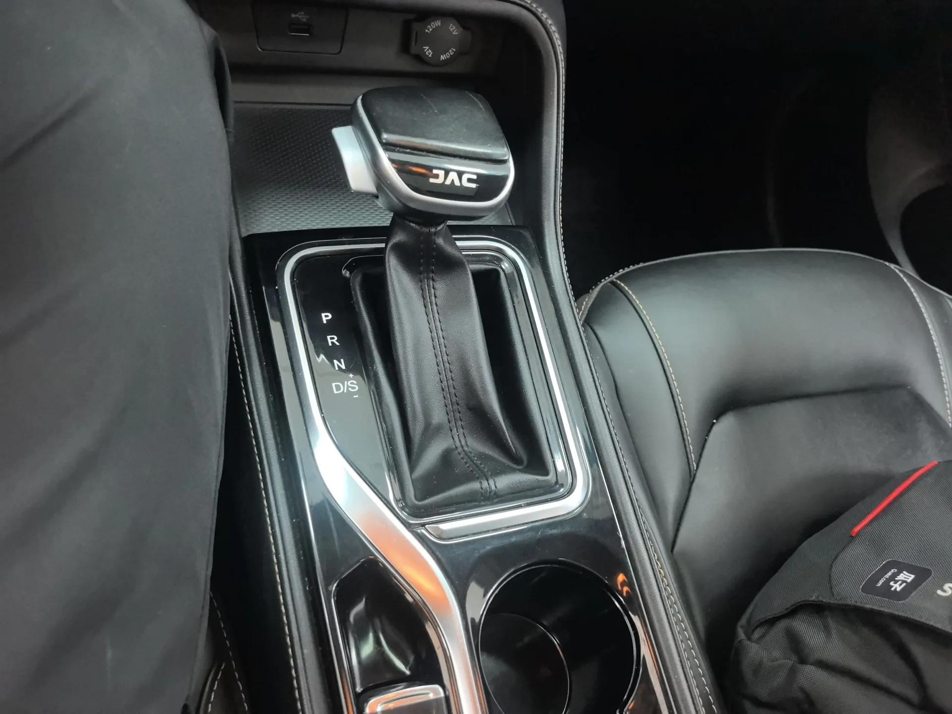 JAC Group X4 2020 1.5T CVT Elite Model — миниатюра 17