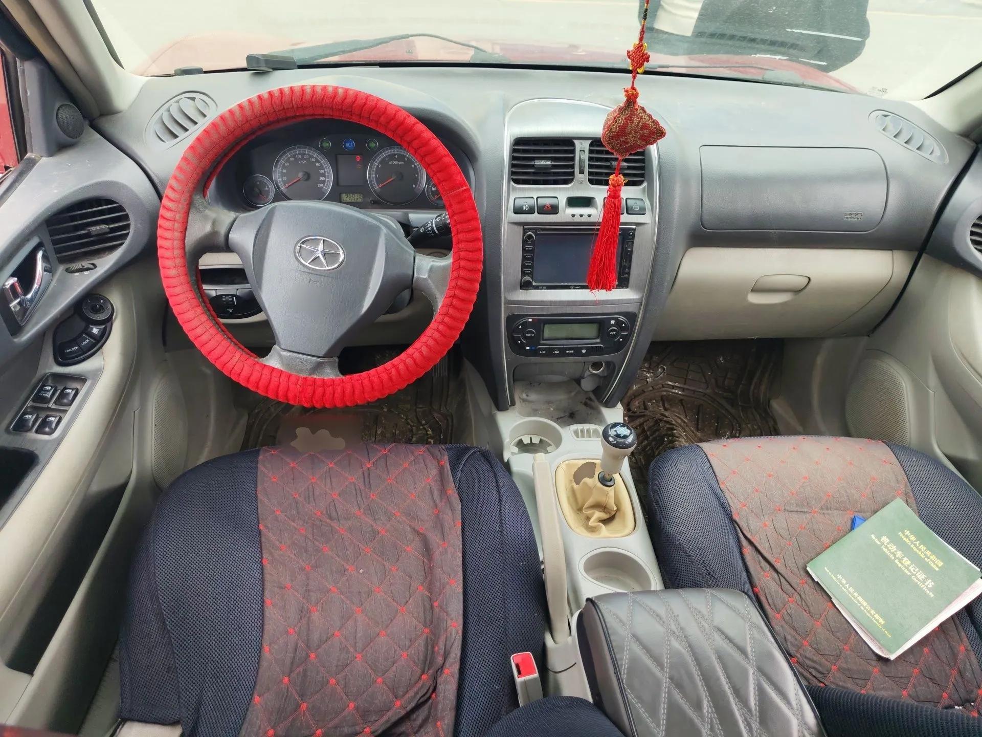 JAC Group Rein 2011 2.0L Two-Wheel Drive Luxury Edition — миниатюра 10
