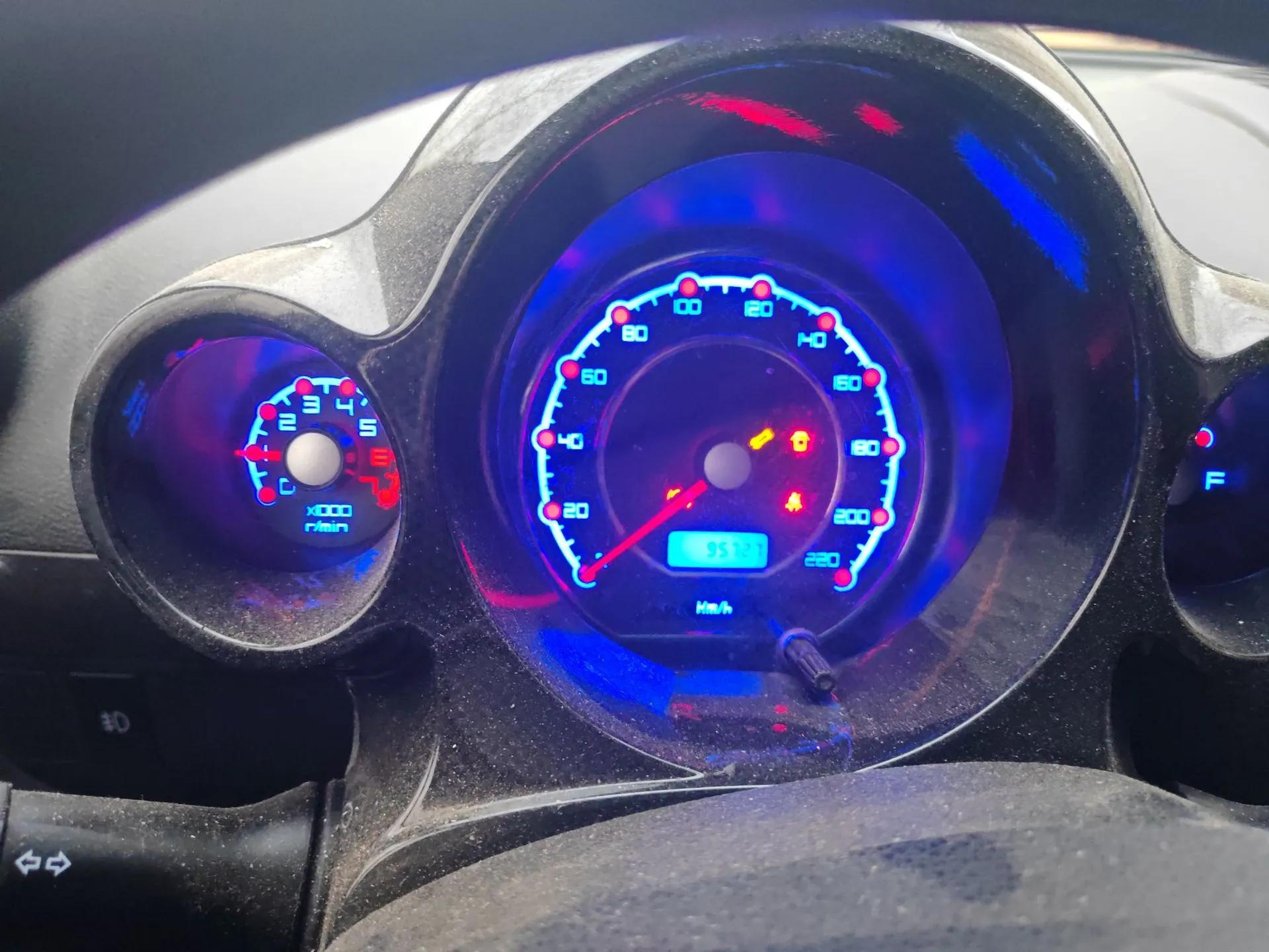 JAC Group Yueyue 2012 1.0L Luxury Model — миниатюра 12