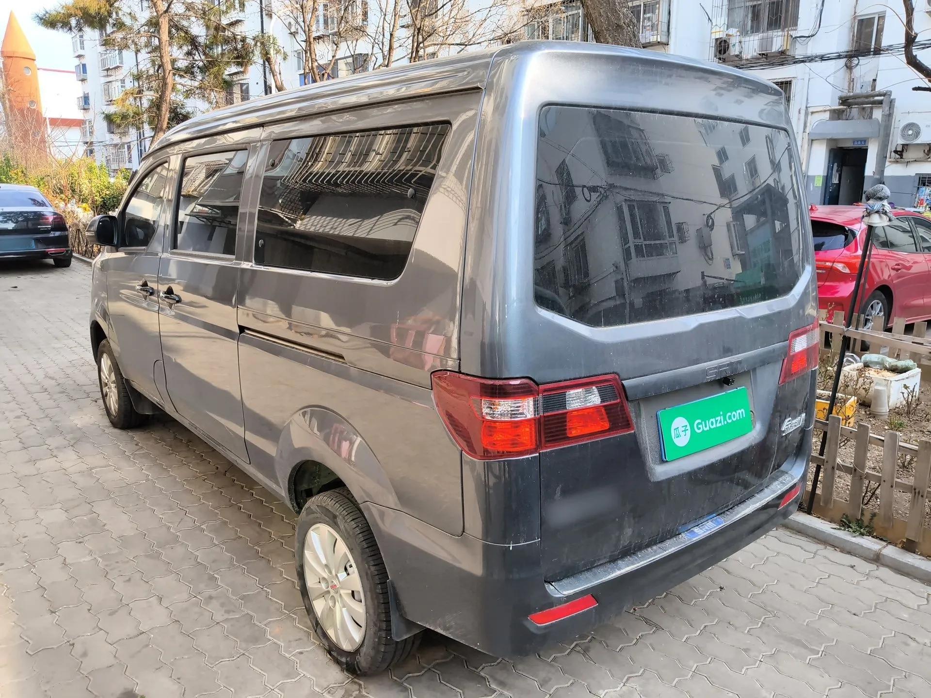 Jinbei Gold Hiace M Classic 2024 1.5L Engineering Lion Passenger Van 7 Seats — миниатюра 4