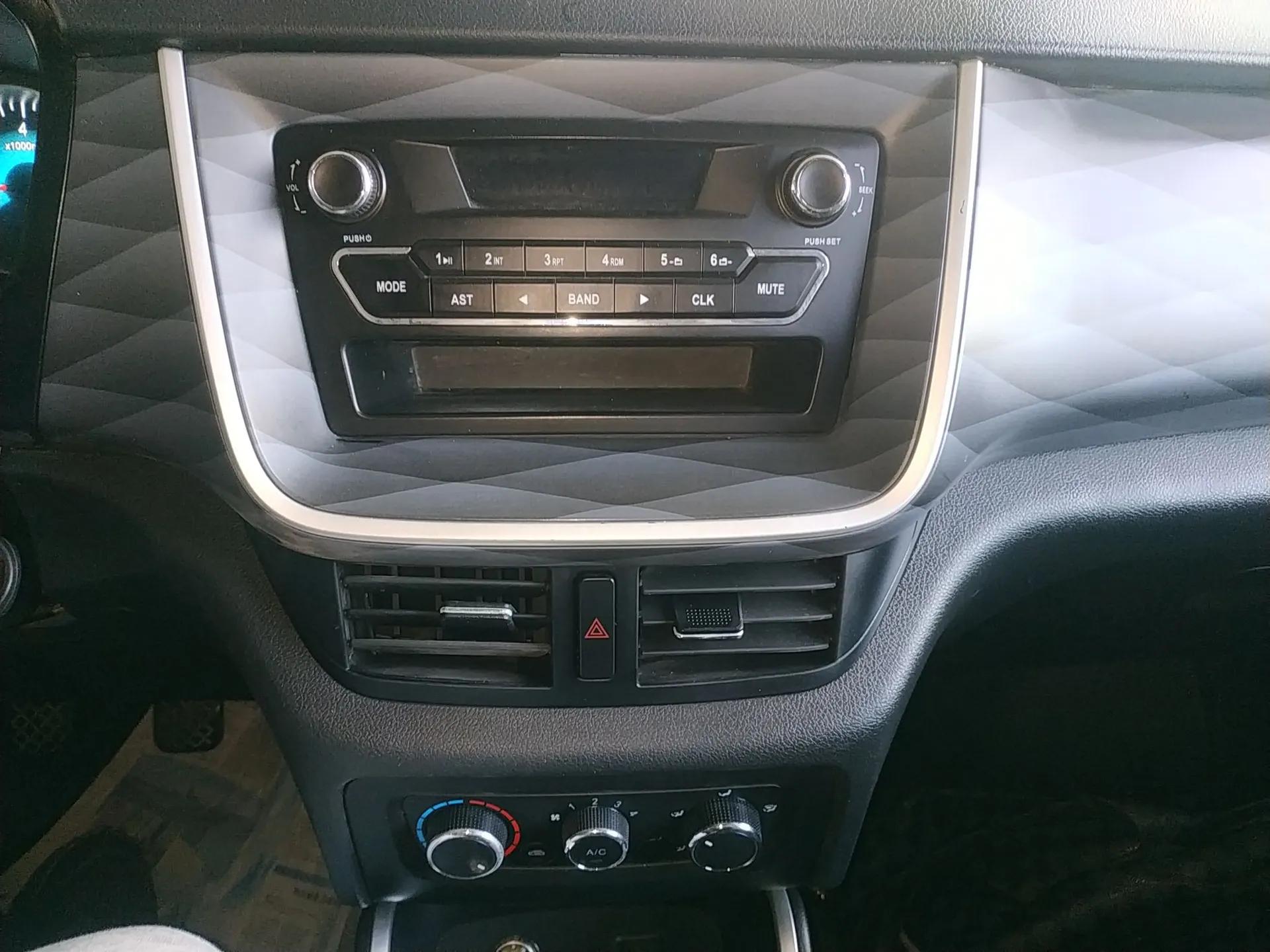Jinbei Gold Hiace M Classic 2022 1.6L Engineering Lion Van 2 Seats — миниатюра 15