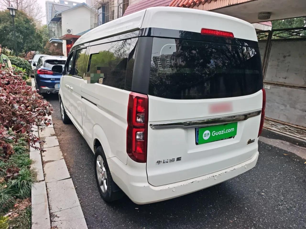 Jinbei Gold Hiace 2023 1.5L Passenger Van Travel Lion 5/6/7-Seater with Central Air Conditioning — миниатюра 4