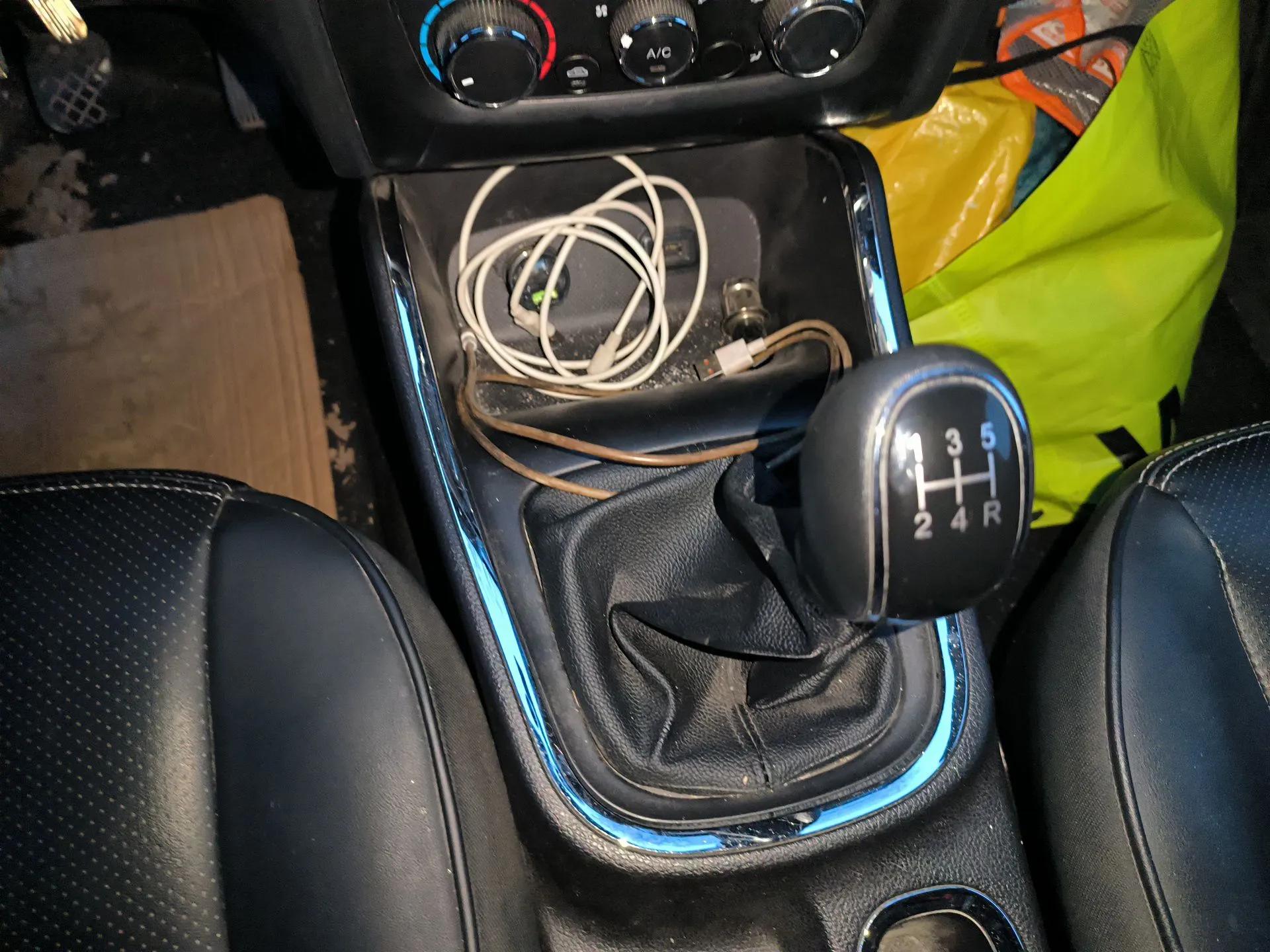 Jinbei Gold Hiace 2021 1.6L Box Van Travel Lion 2-Seater — миниатюра 15