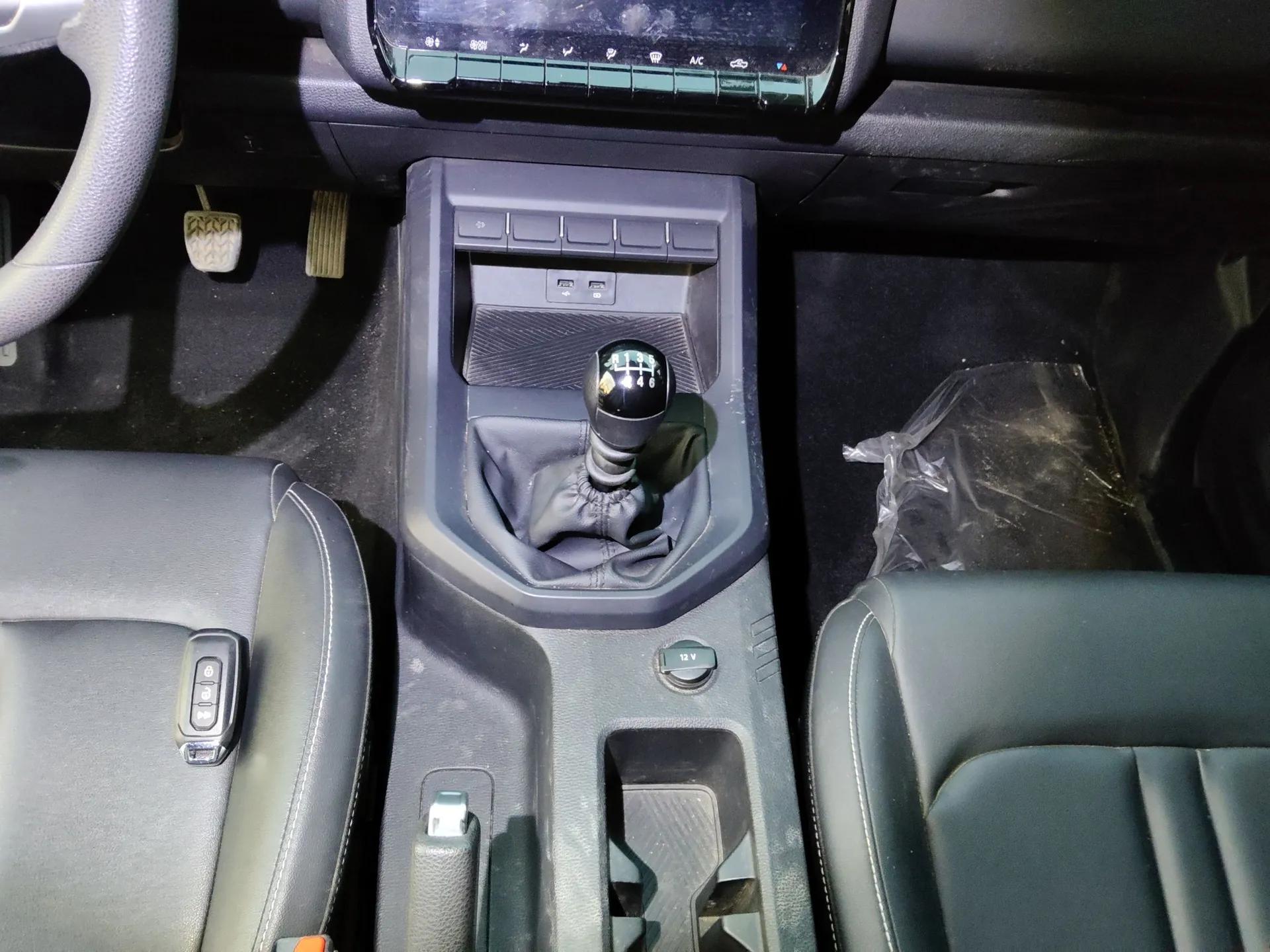 JMC DaDao 2023 All-Purpose 2.3T Diesel Manual Two-Wheel Drive Long-Wheelbase Comfort Edition — миниатюра 17