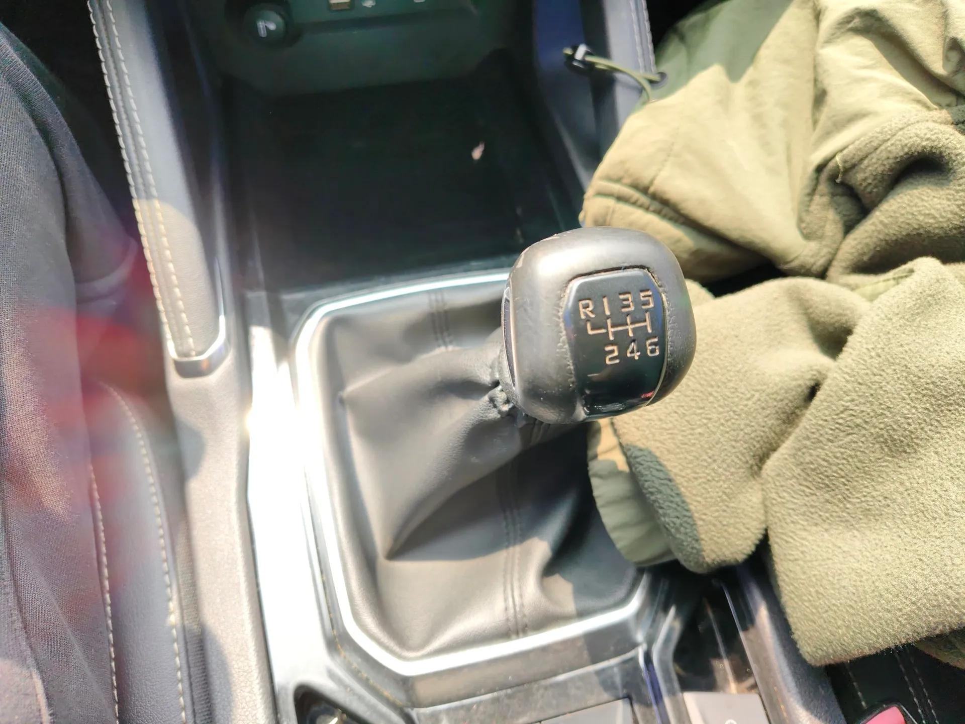 JMC Yuhu 9 2019 2.0T Manual Gasoline 4x4 Comfort Edition — миниатюра 17