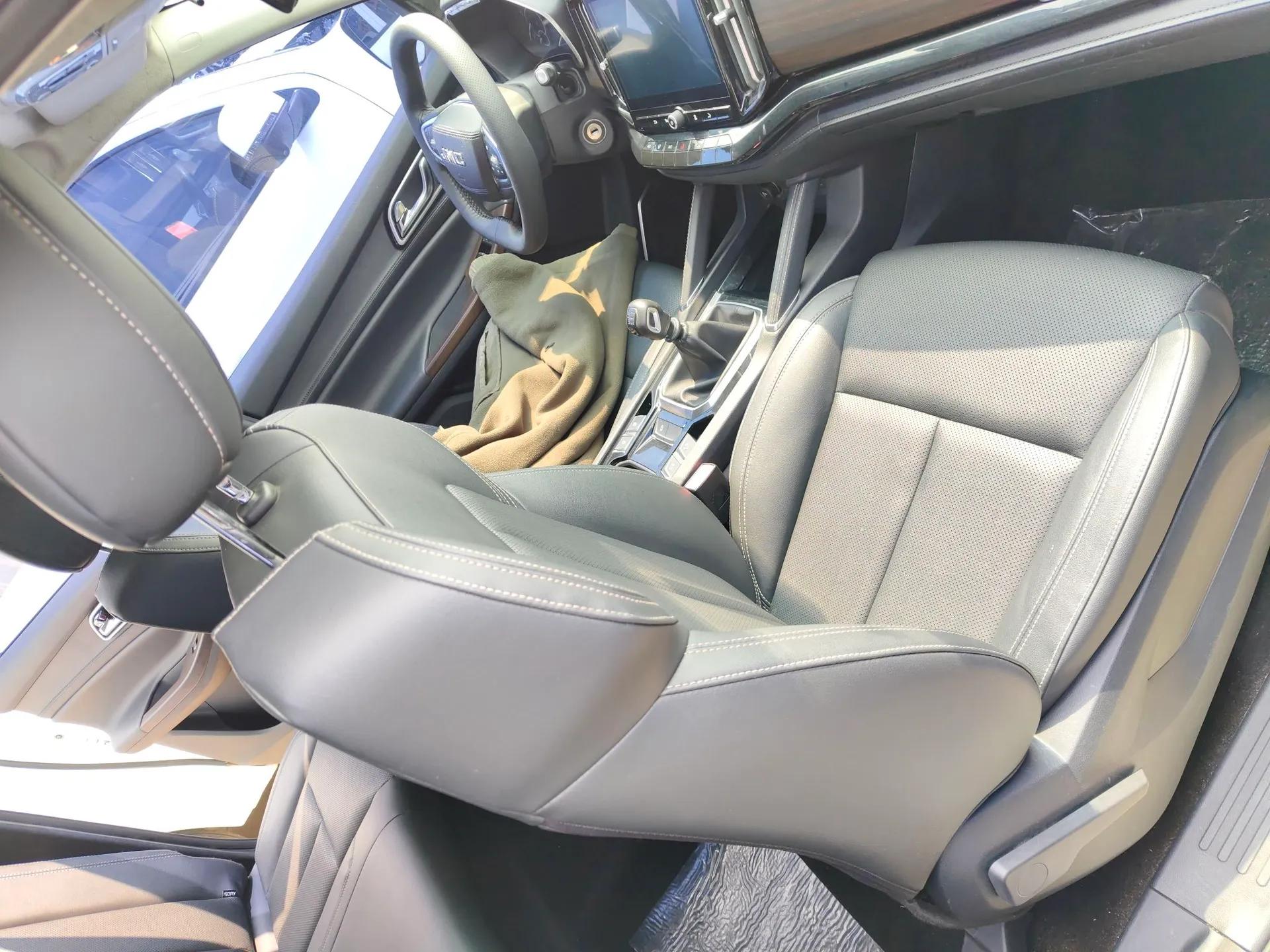 JMC Yuhu 9 2019 2.0T Manual Gasoline 4x4 Comfort Edition — миниатюра 23