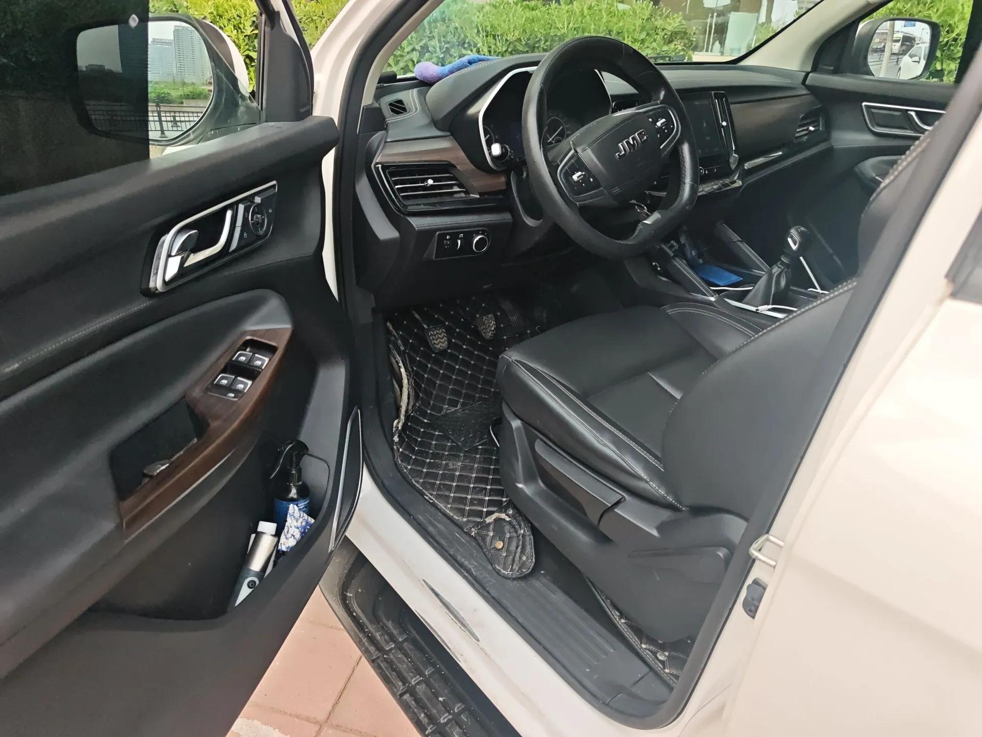 JMC Yuhu 9 2019 2.0T Manual Gasoline 4x4 Comfort Edition — миниатюра 17