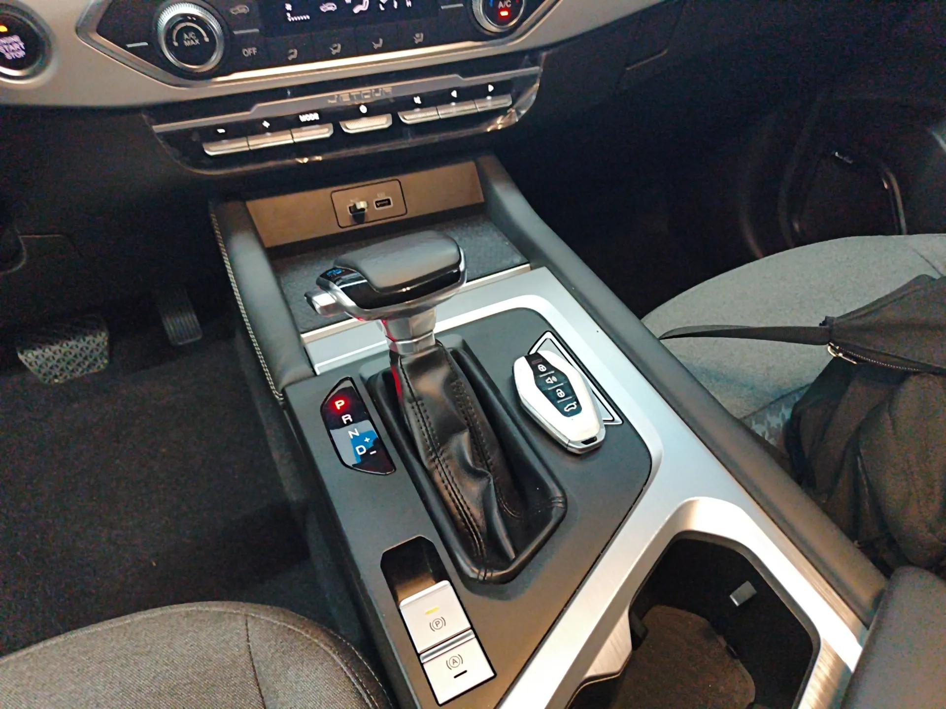 JETOUR X70S 2022 1.5T DCT Active Version 7-Seater — миниатюра 17
