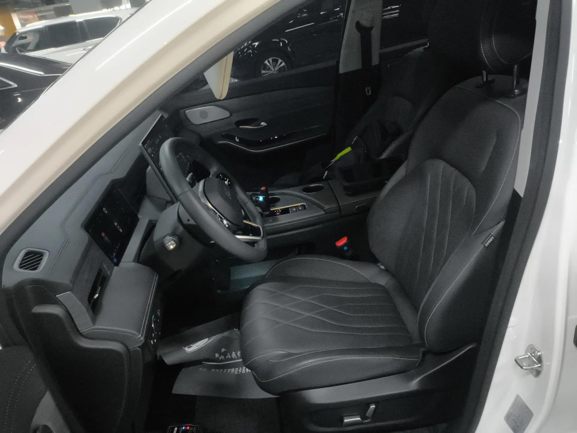 JETOUR X90 C-DM 2025 Elite Edition 7-Seater — миниатюра 18
