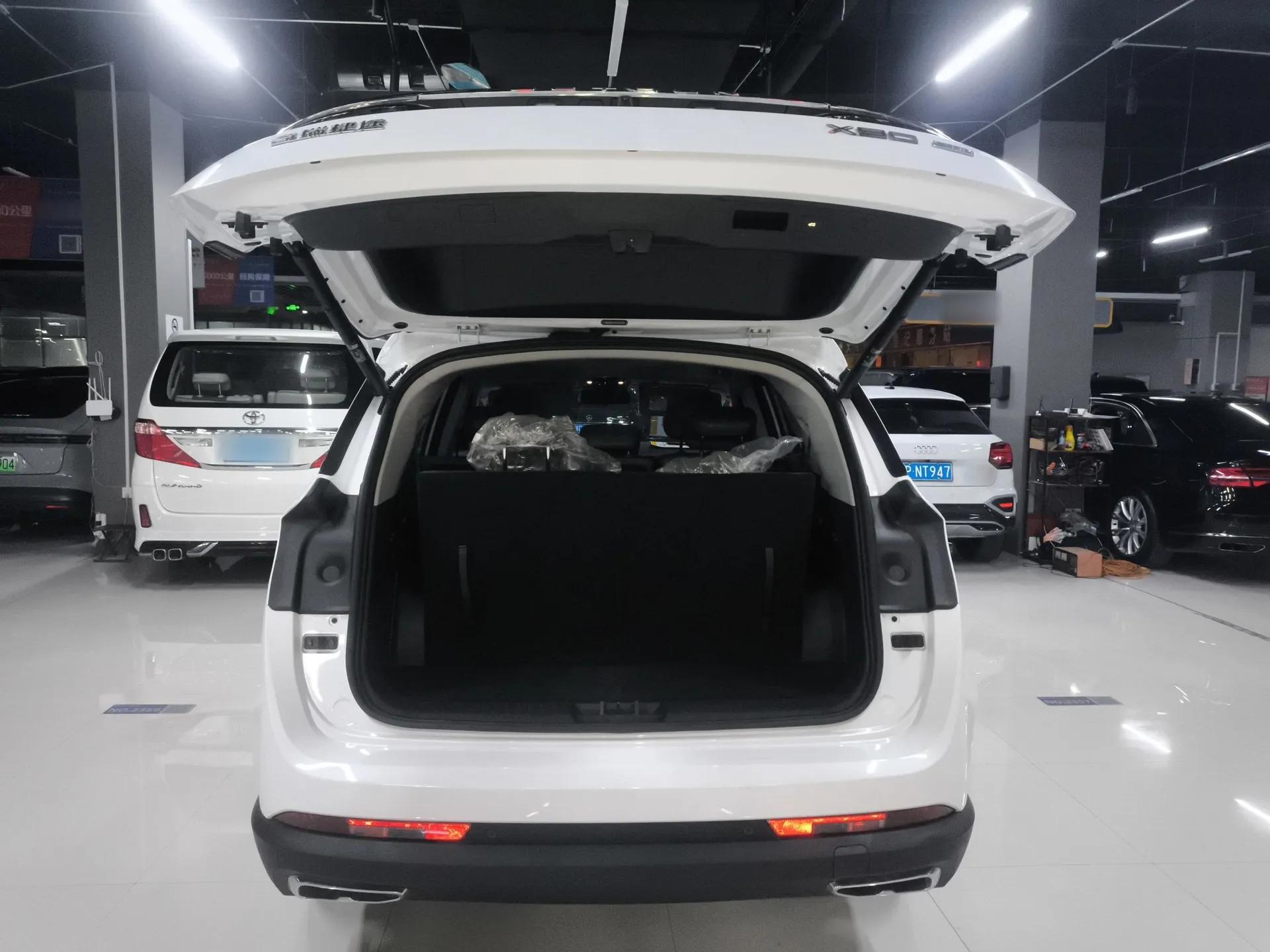 JETOUR X90 C-DM 2025 Elite Edition 7-Seater — миниатюра 22