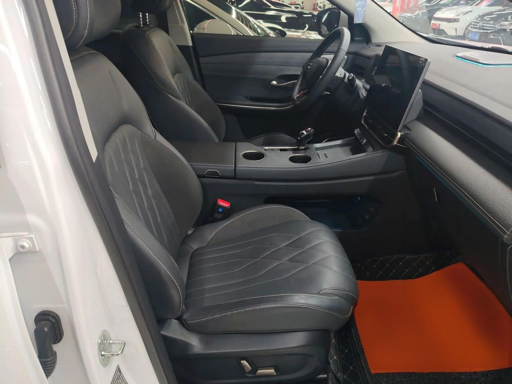 JETOUR X90 C-DM 2025 Luxury Edition 7-Seater — миниатюра 23